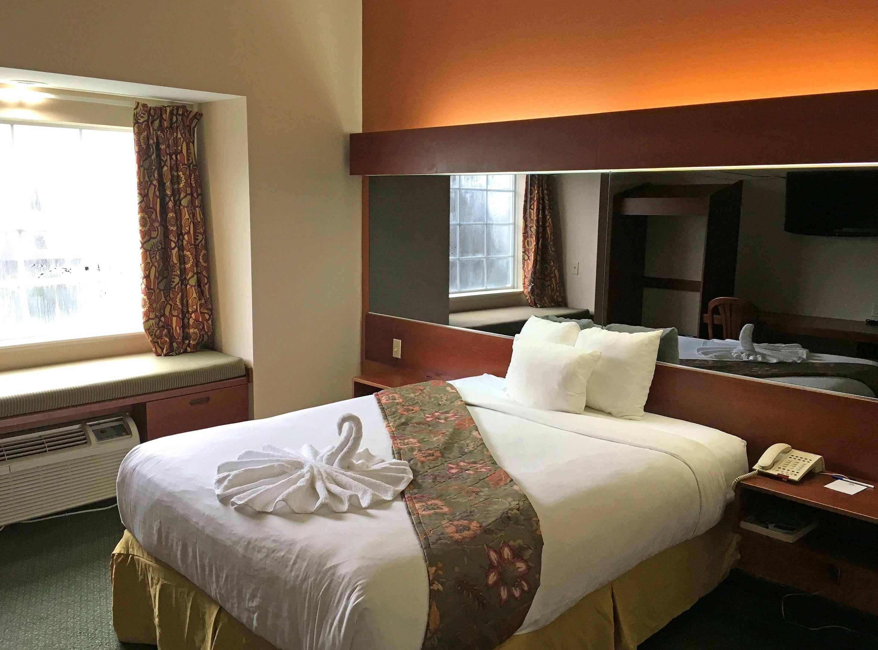 Americas Best Value Inn & Suites - Lake Charles / I-210 Exit 5