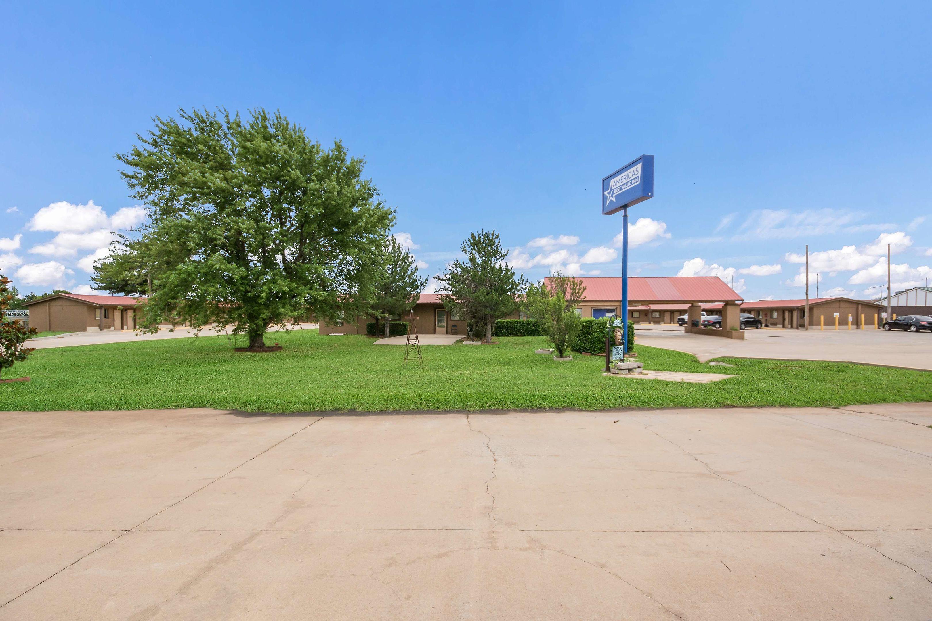 Americas Best Value Inn Woodward At 8th St — photo 5
