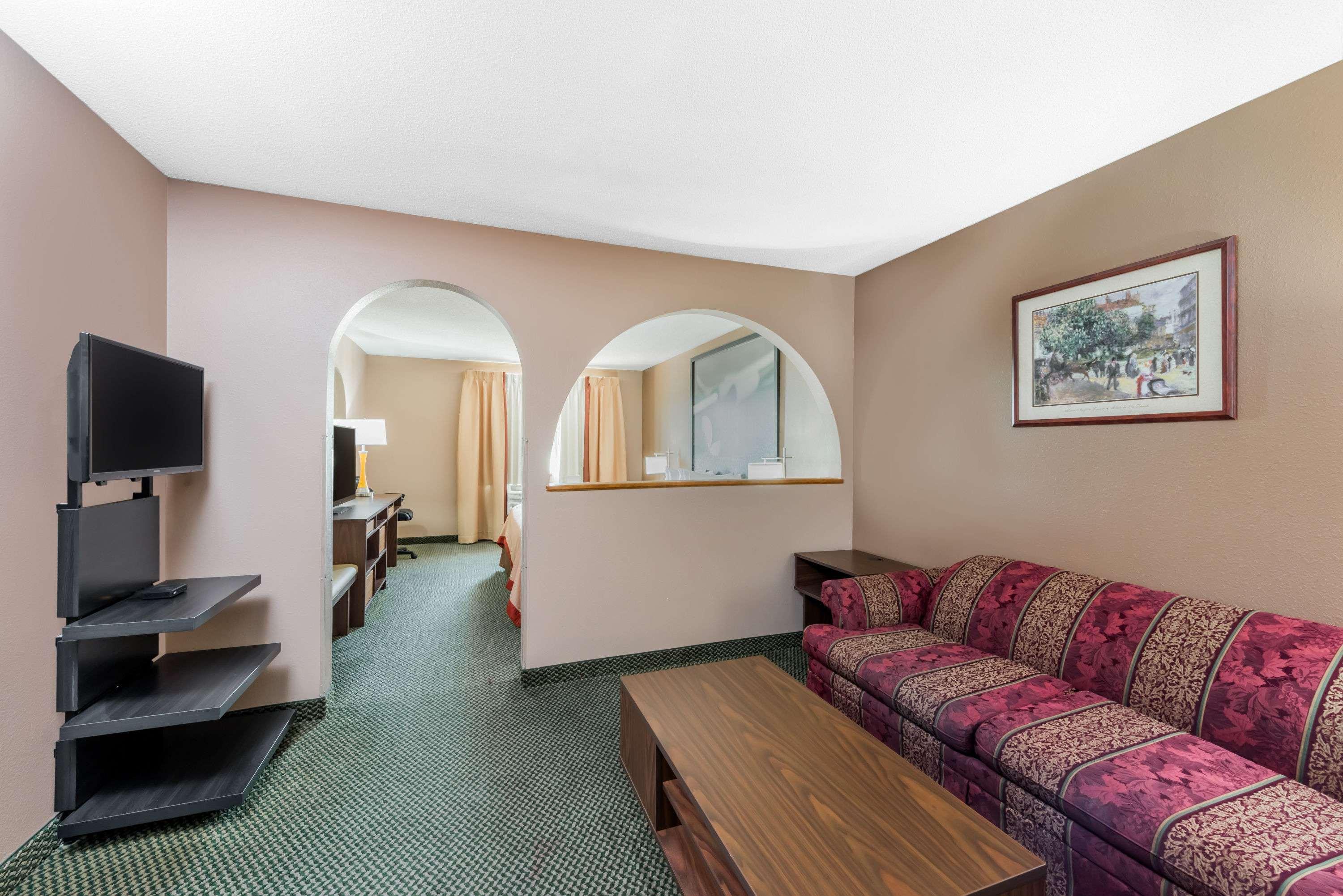 Super 8 by Wyndham Winfield/Quail Ridge Area — photo 4