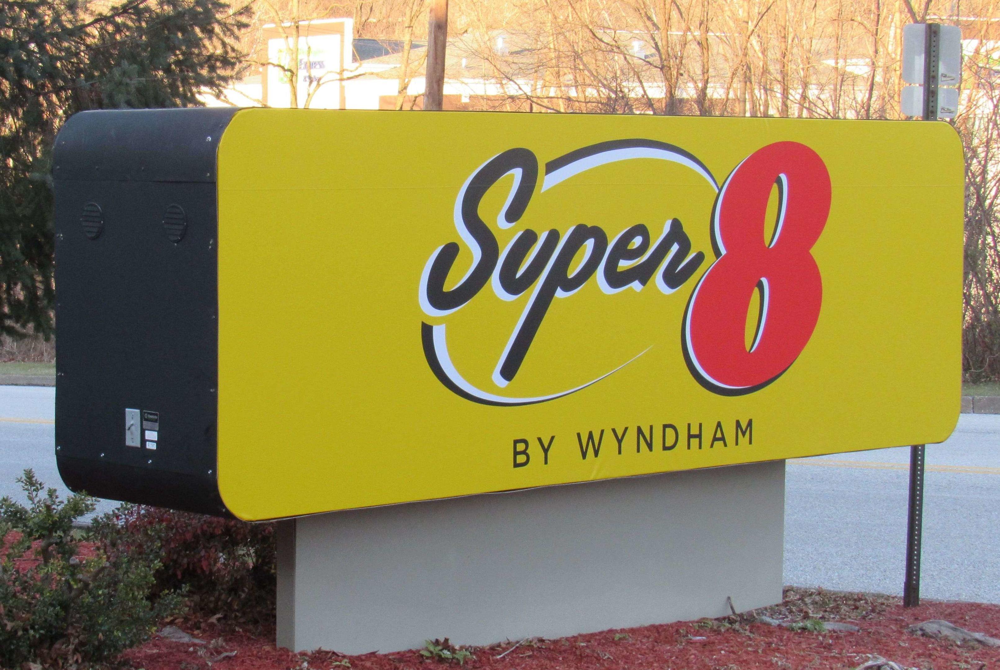 Super 8 by Wyndham New Cumberland — photo 4