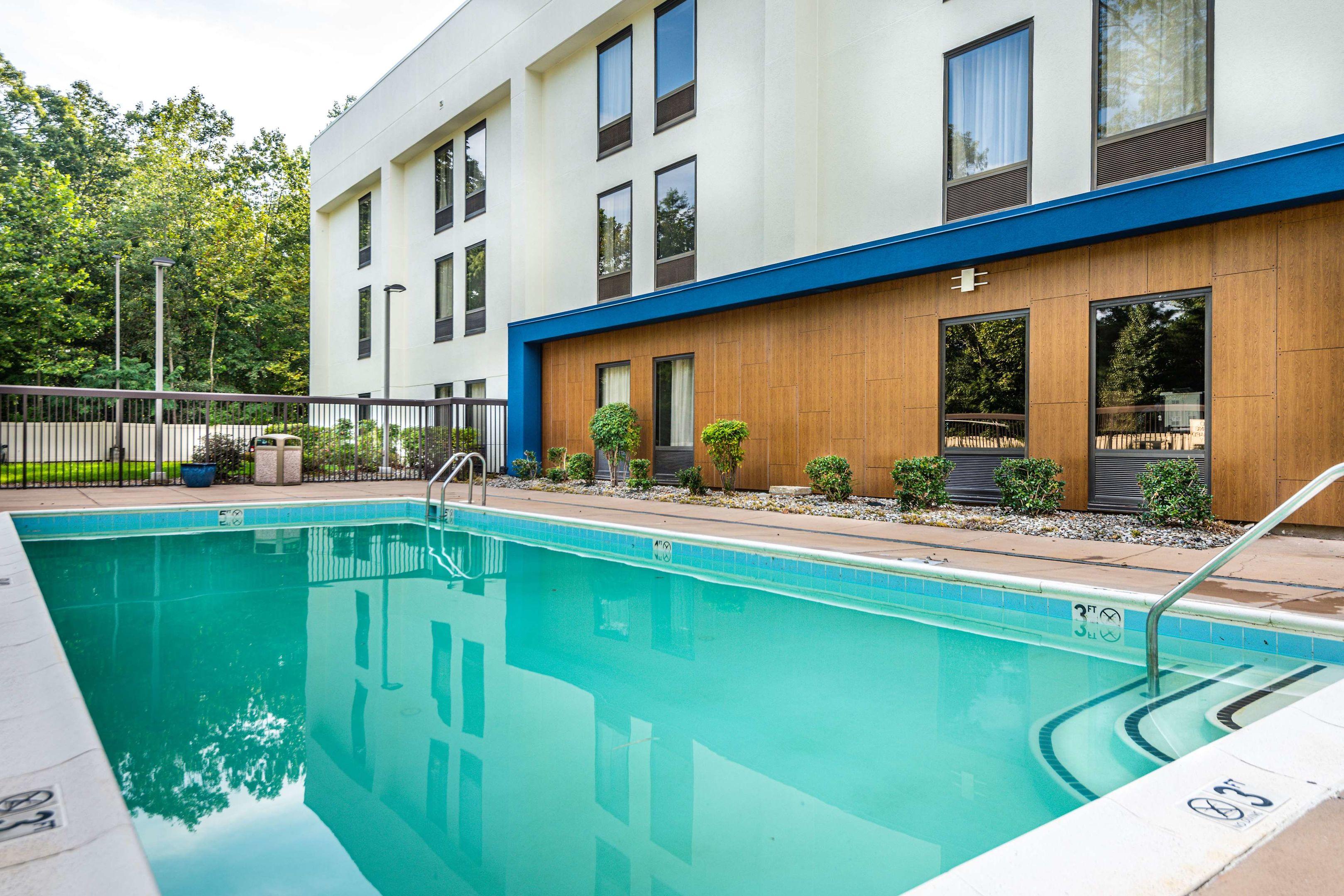 Hampton Inn Waldorf — photo 4