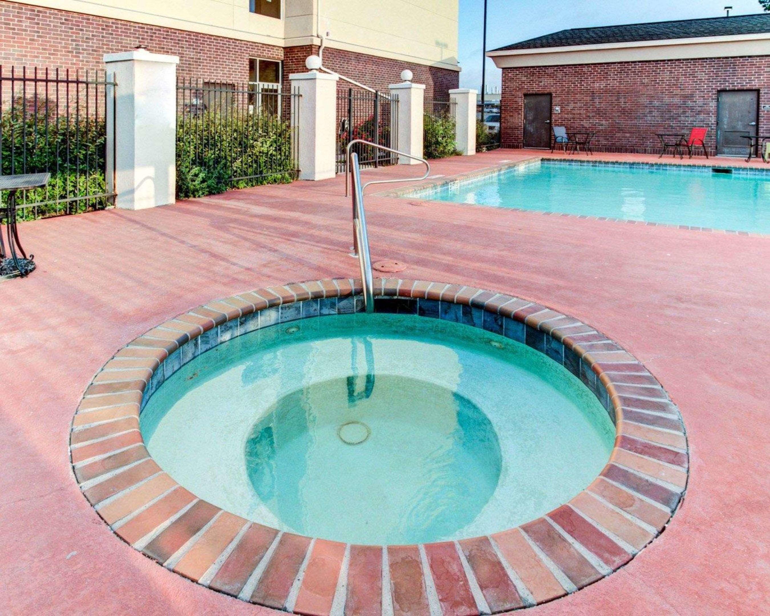 Comfort Suites Waxahachie - Dallas — photo 4