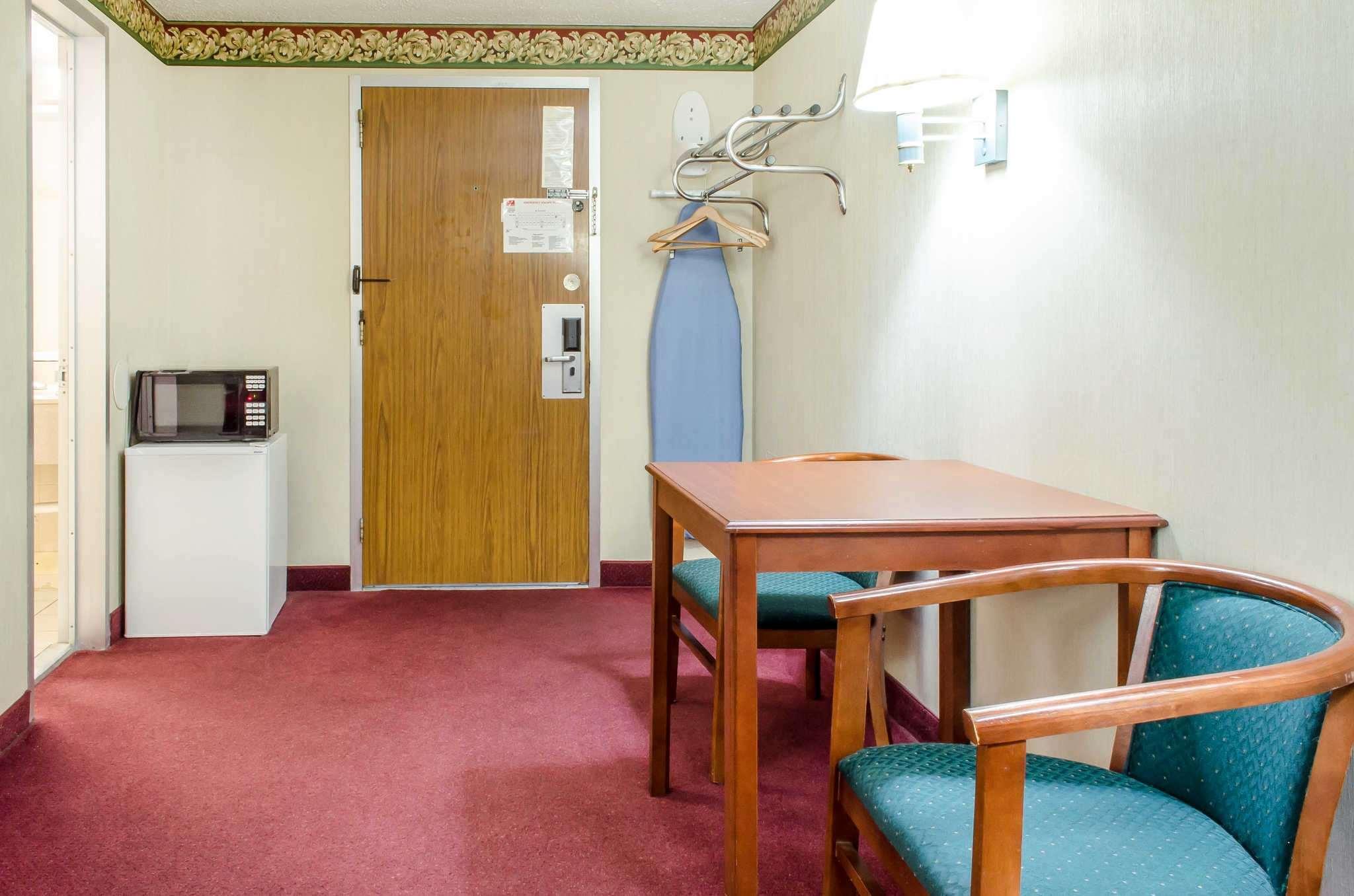 Econo Lodge — photo 5