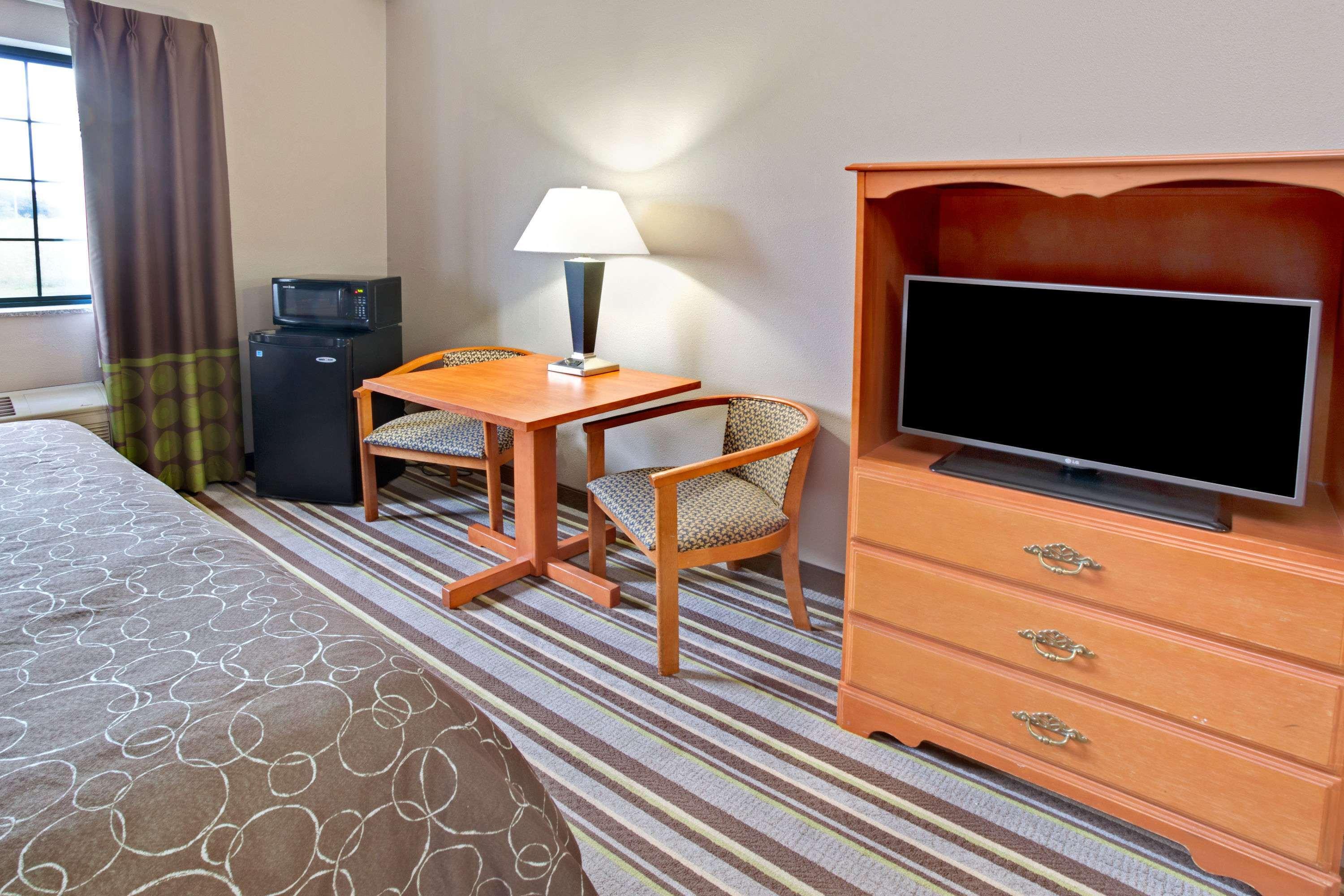 Super 8 by Wyndham South Bend — photo 4