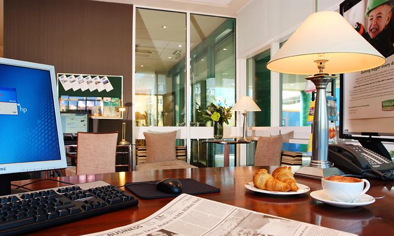 DoubleTree by Hilton Hotel Woking — photo 4