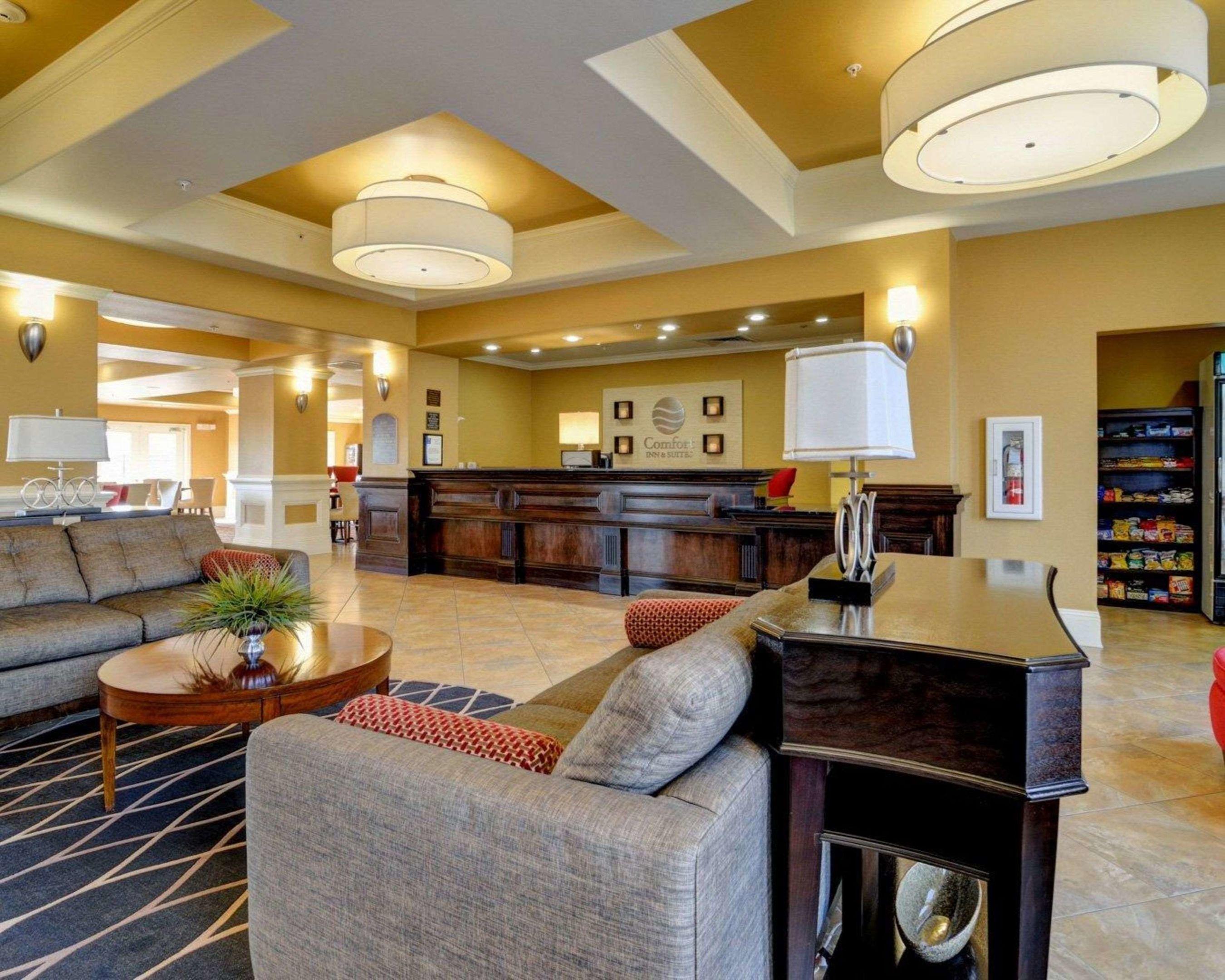 Comfort Inn & Suites — photo 4