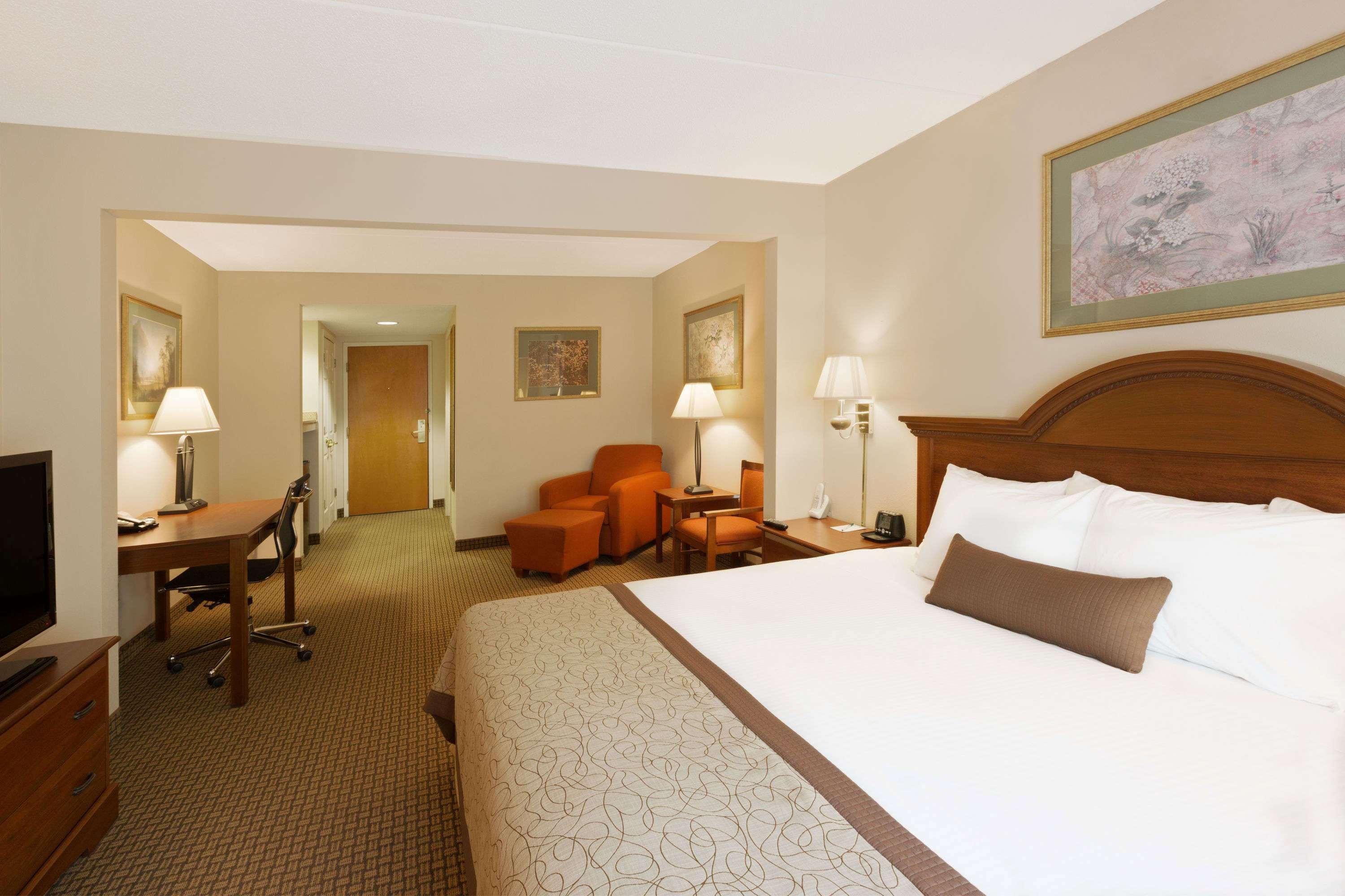 Wingate by Wyndham - Charlotte Airport — photo 4