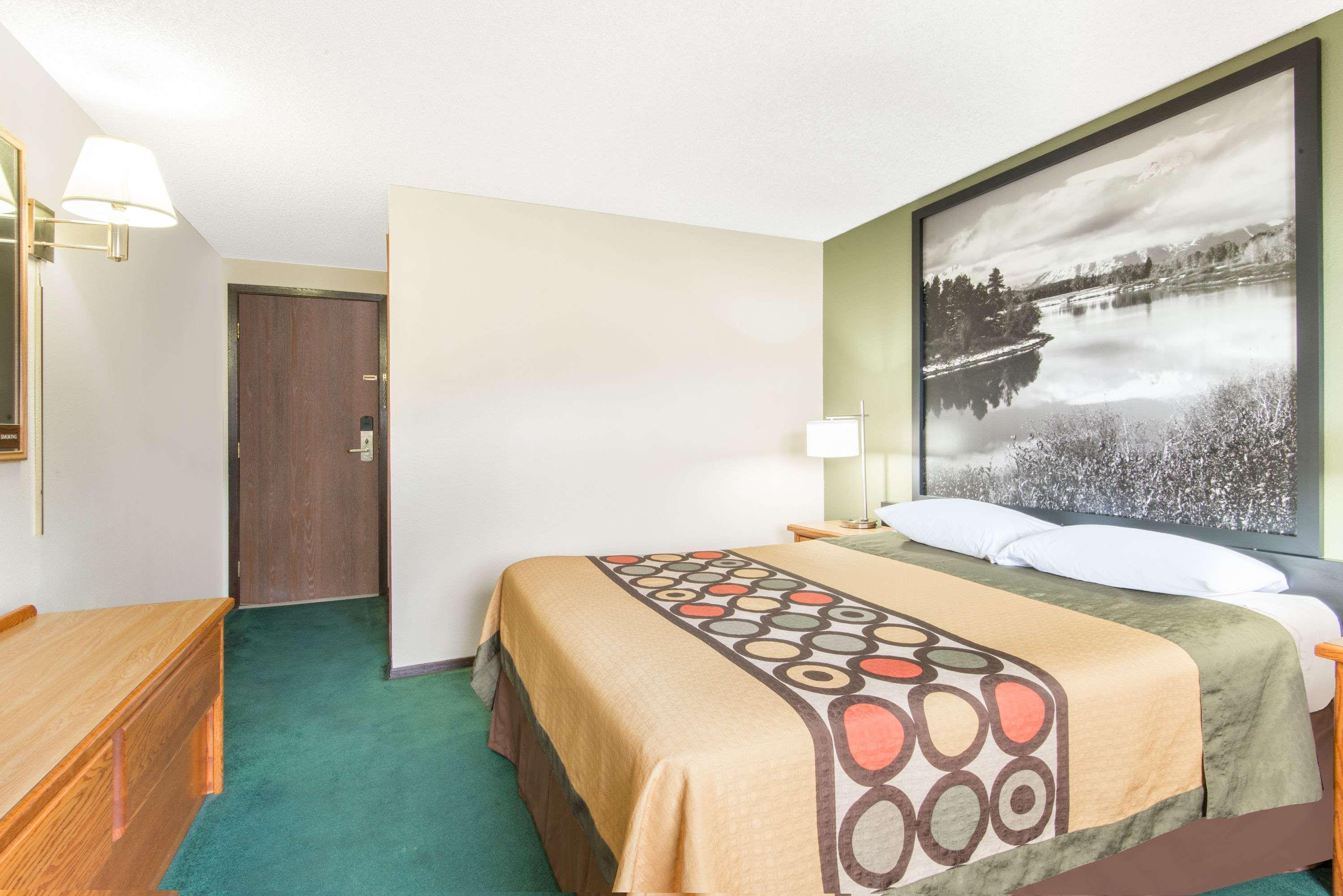 Super 8 by Wyndham Buffalo — photo 4
