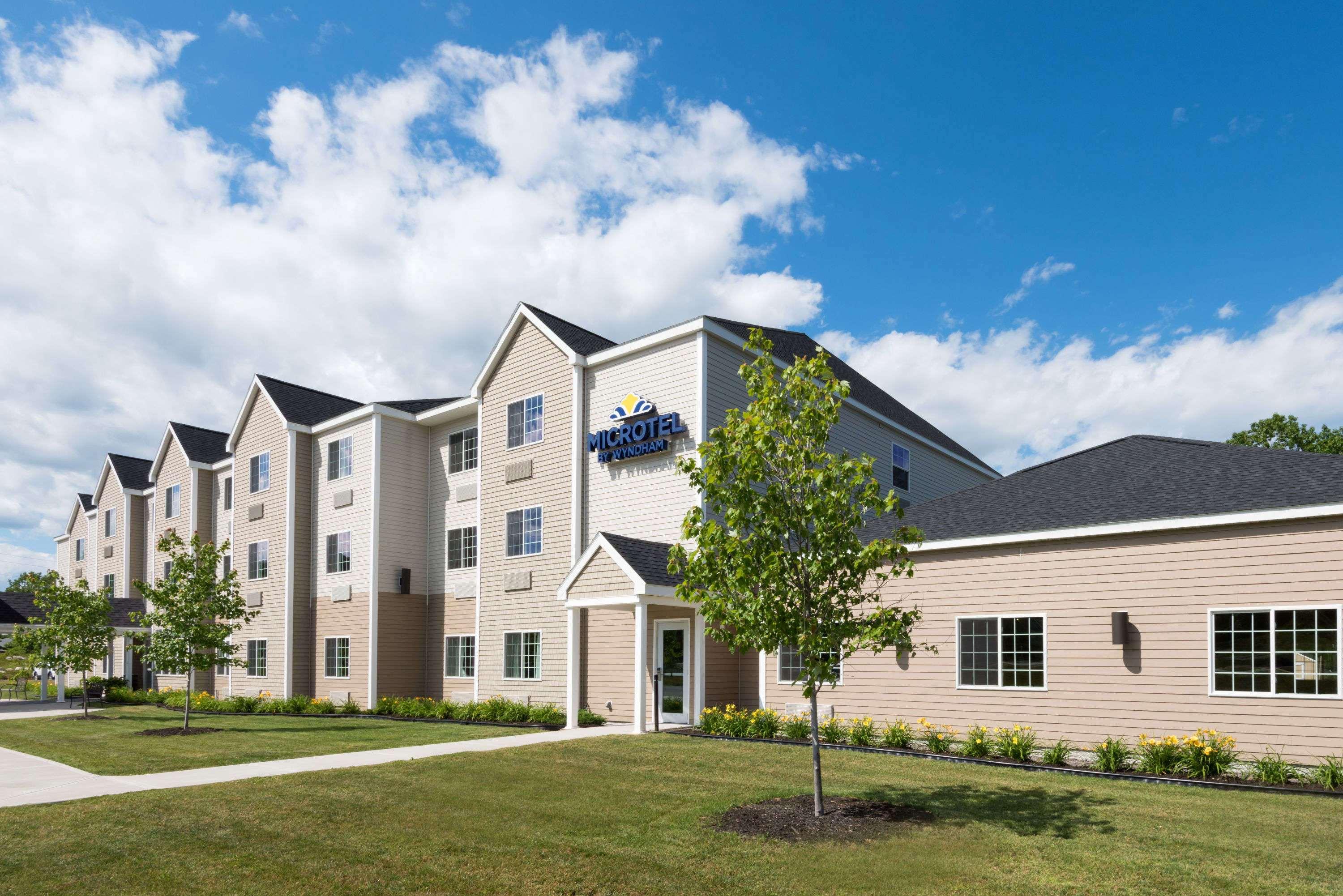 Microtel Inn & Suites by Wyndham Windham — photo 4