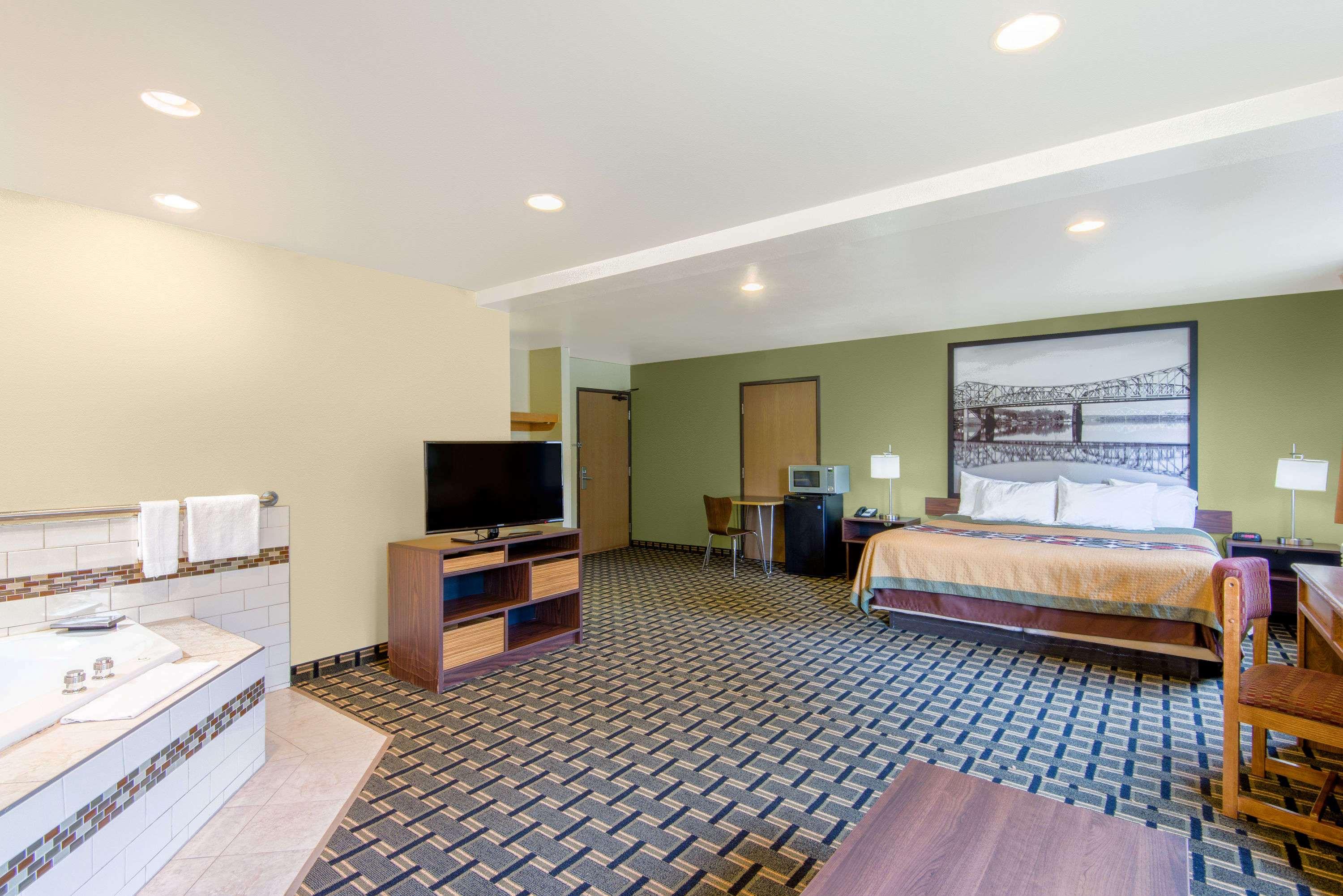 Super 8 by Wyndham Wheeling — photo 3