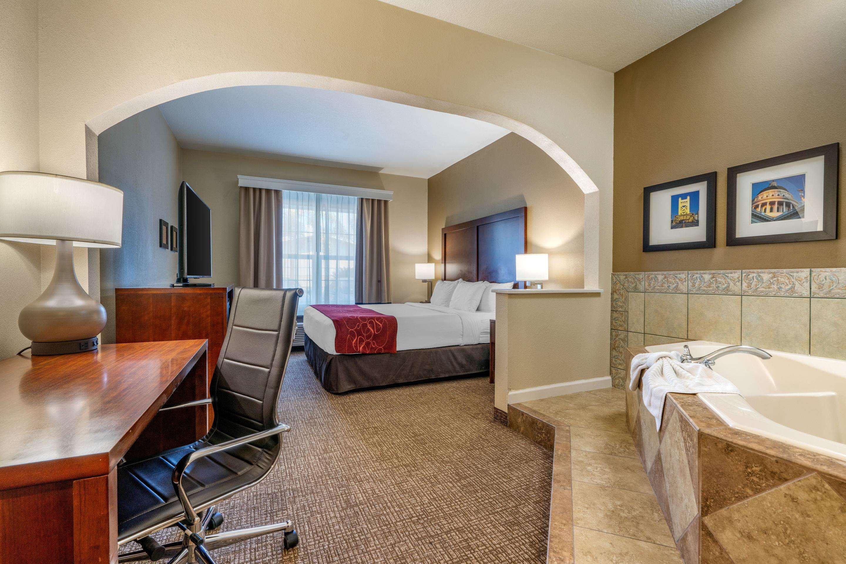 Comfort Suites Downtown — photo 5