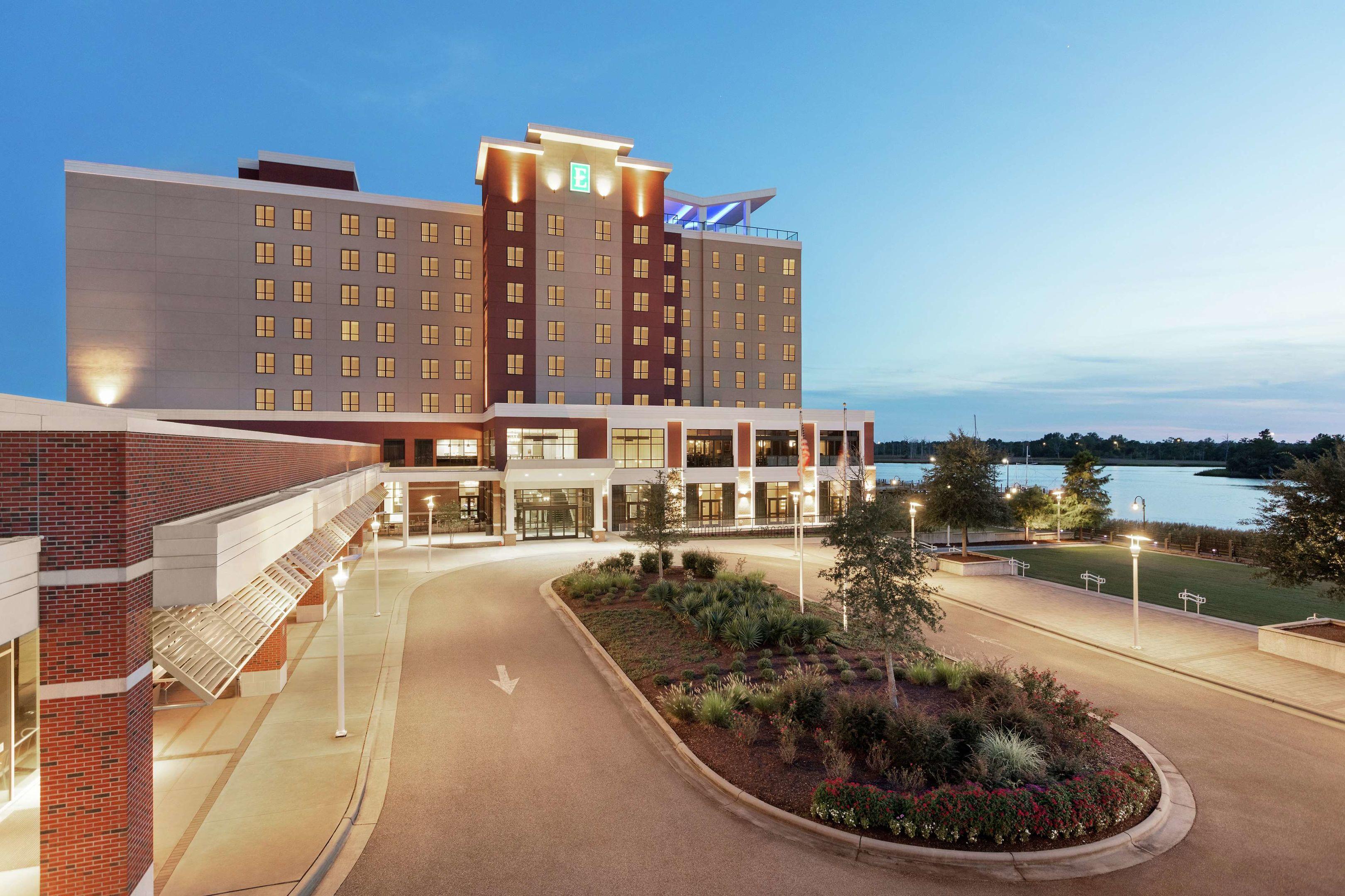 Embassy Suites by Hilton Wilmington Riverfront — photo 4