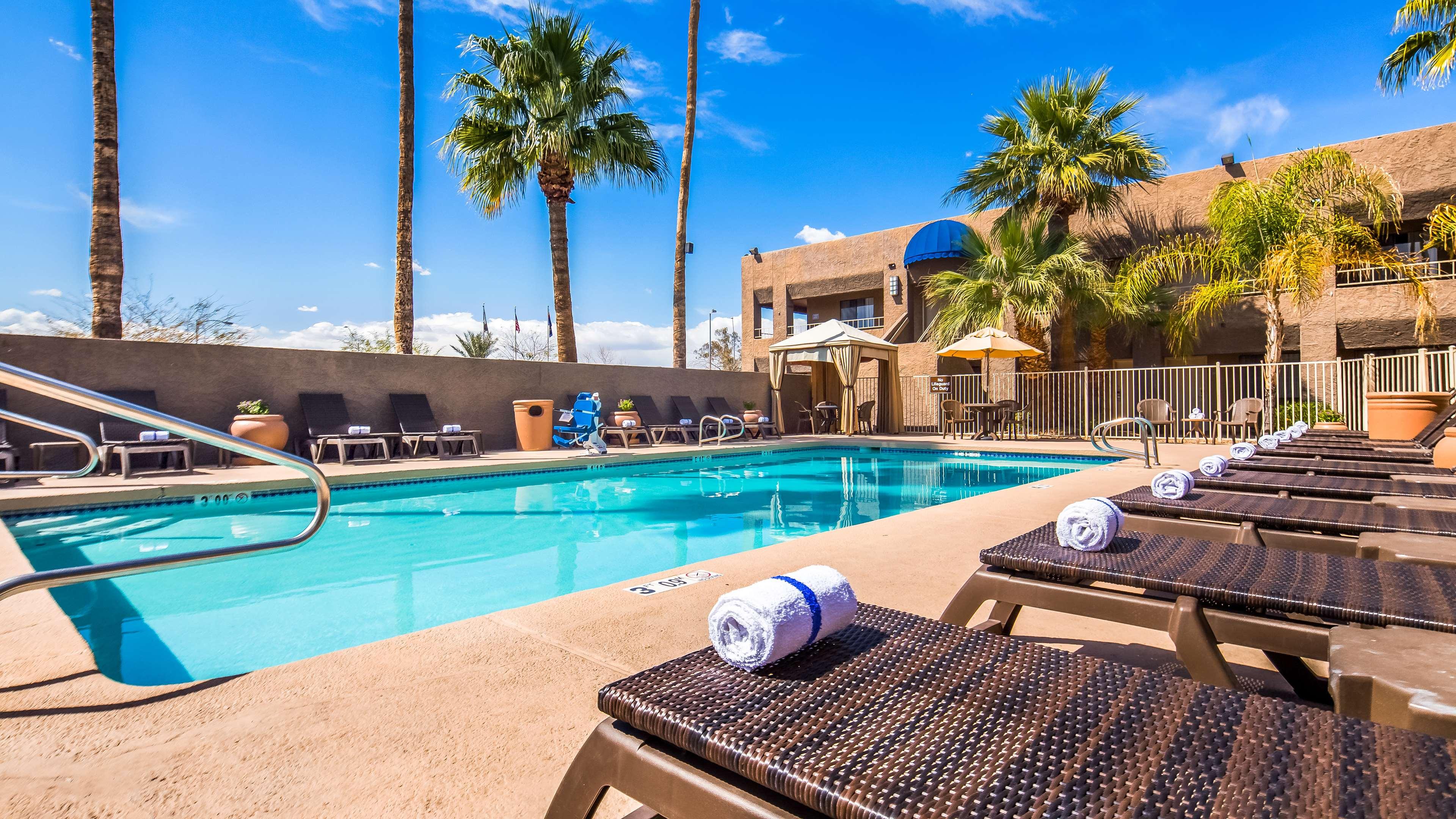 Best Western InnSuites Phoenix Hotel & Suites — photo 5