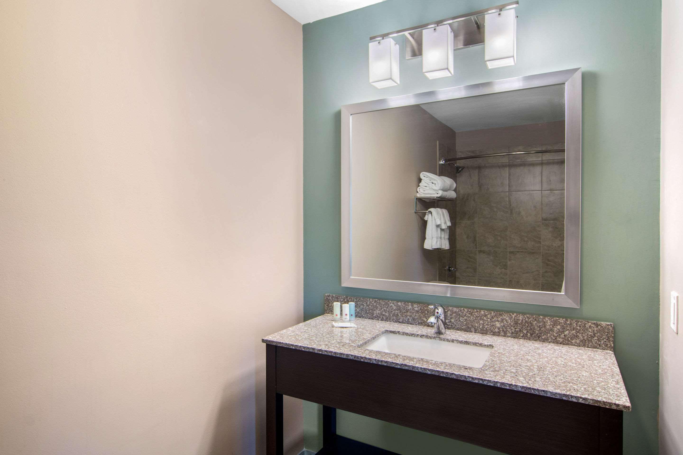 Clarion Inn & Suites Atlanta Downtown — photo 4