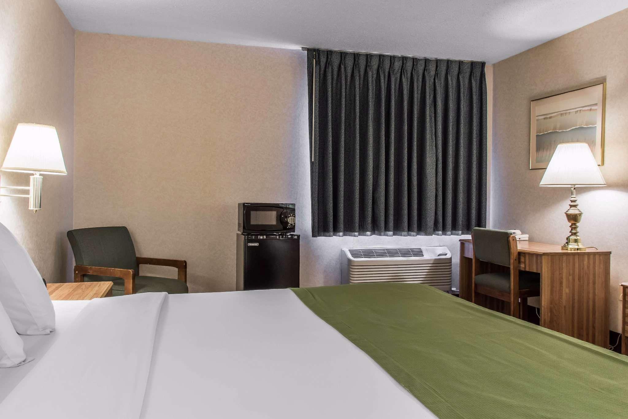 Econo Lodge Arena — photo 4