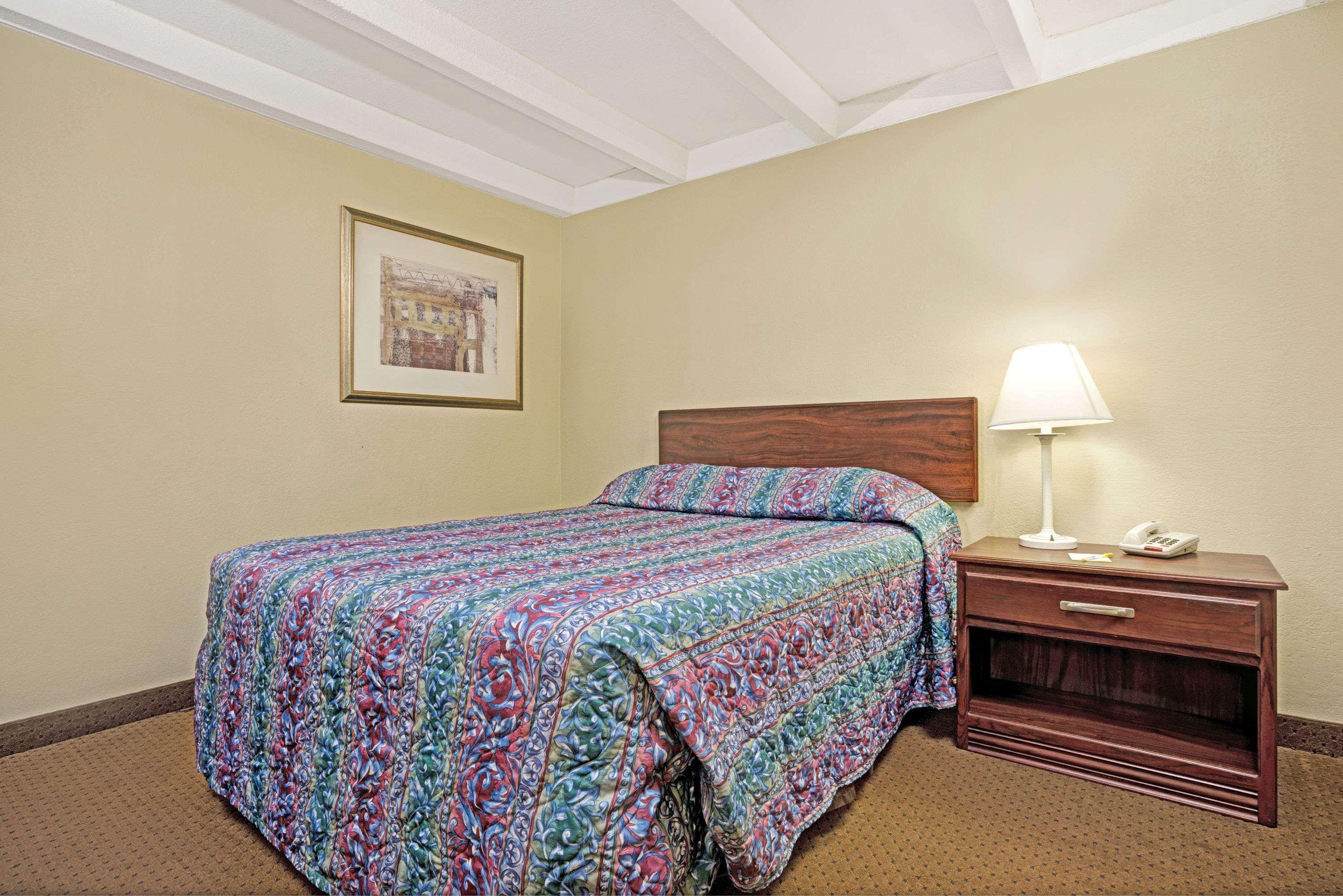 Days Inn Bloomington West — photo 4