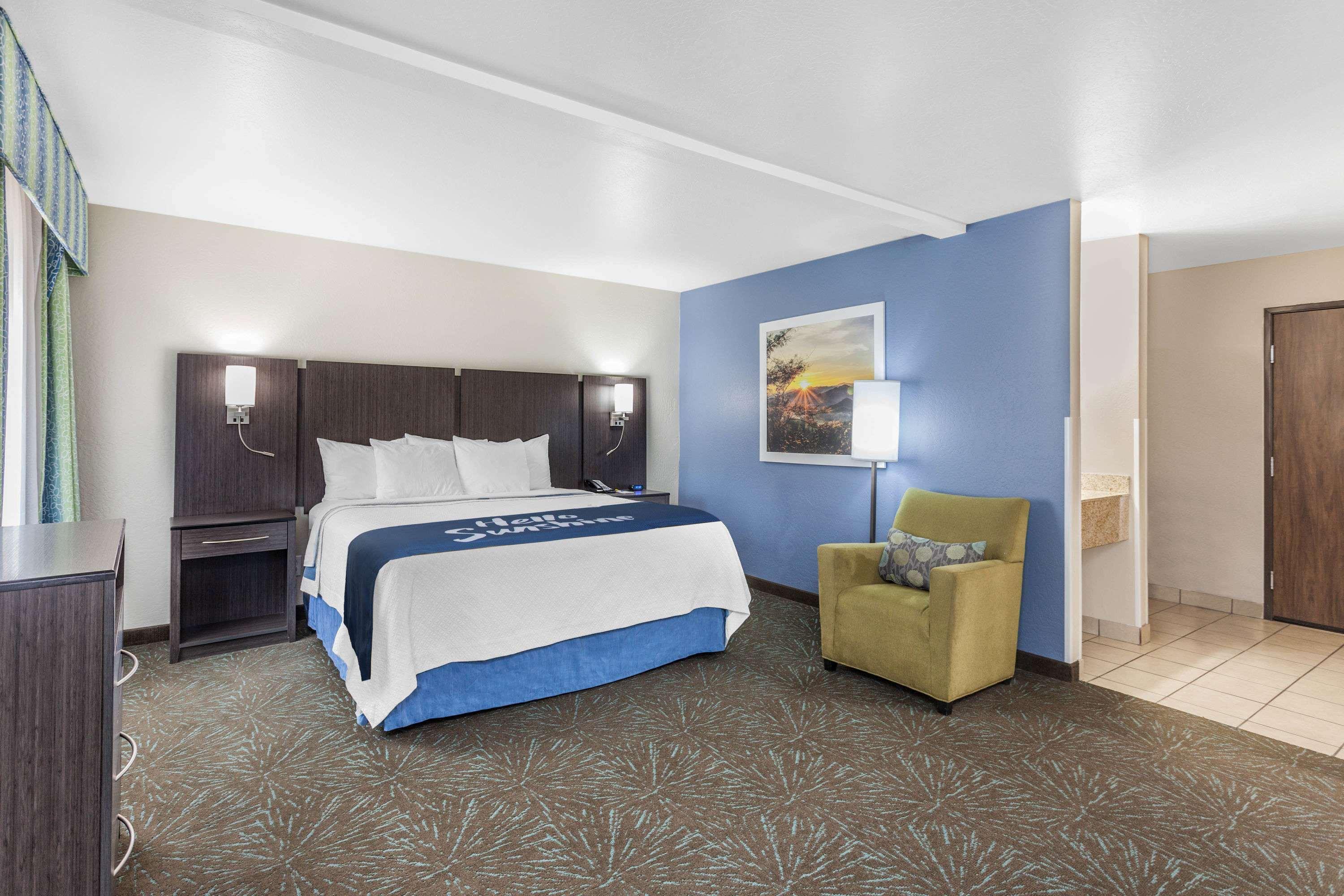 Days Inn & Suites Flagstaff East — photo 4