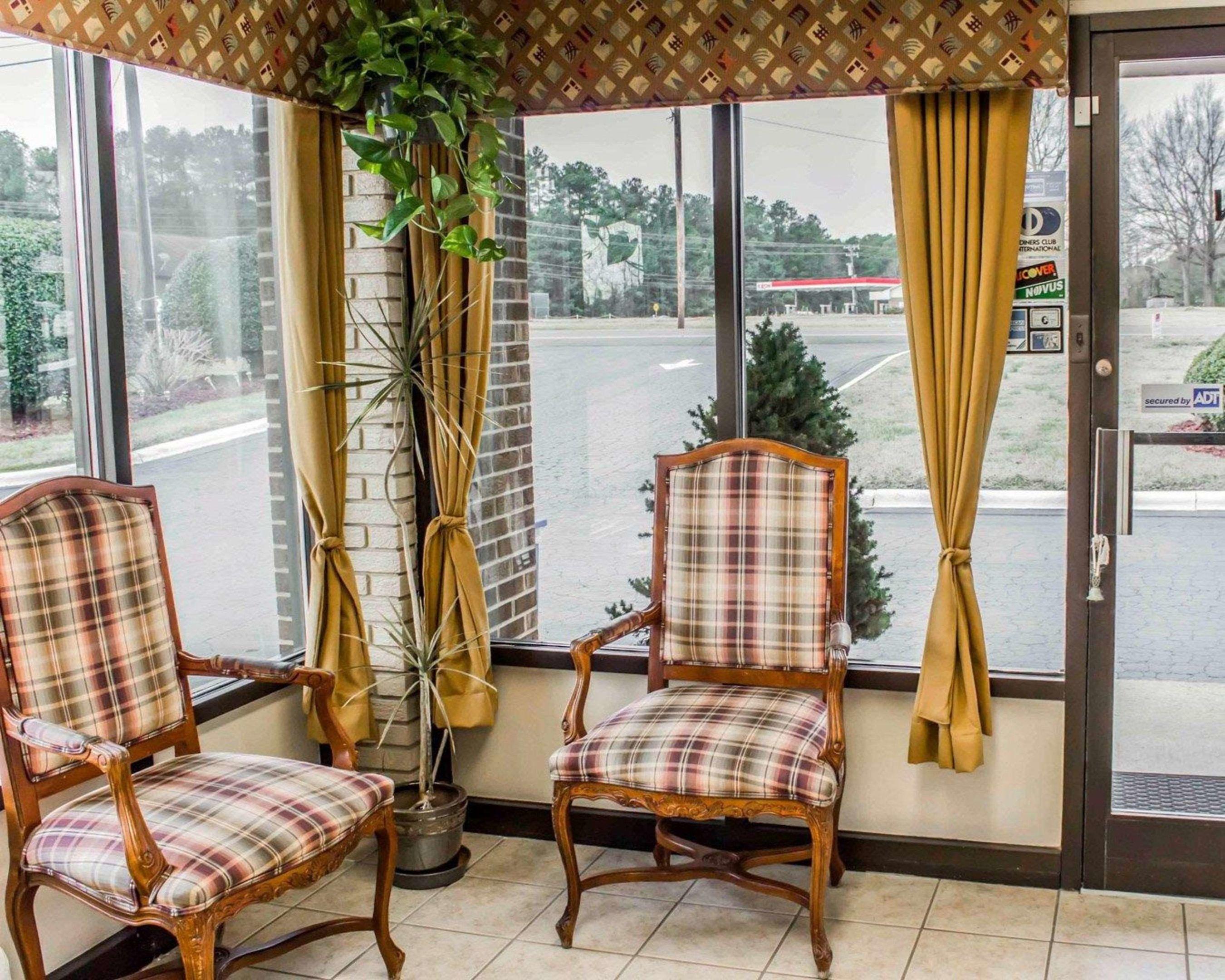 Econo Lodge Creedmoor-Butner — photo 4
