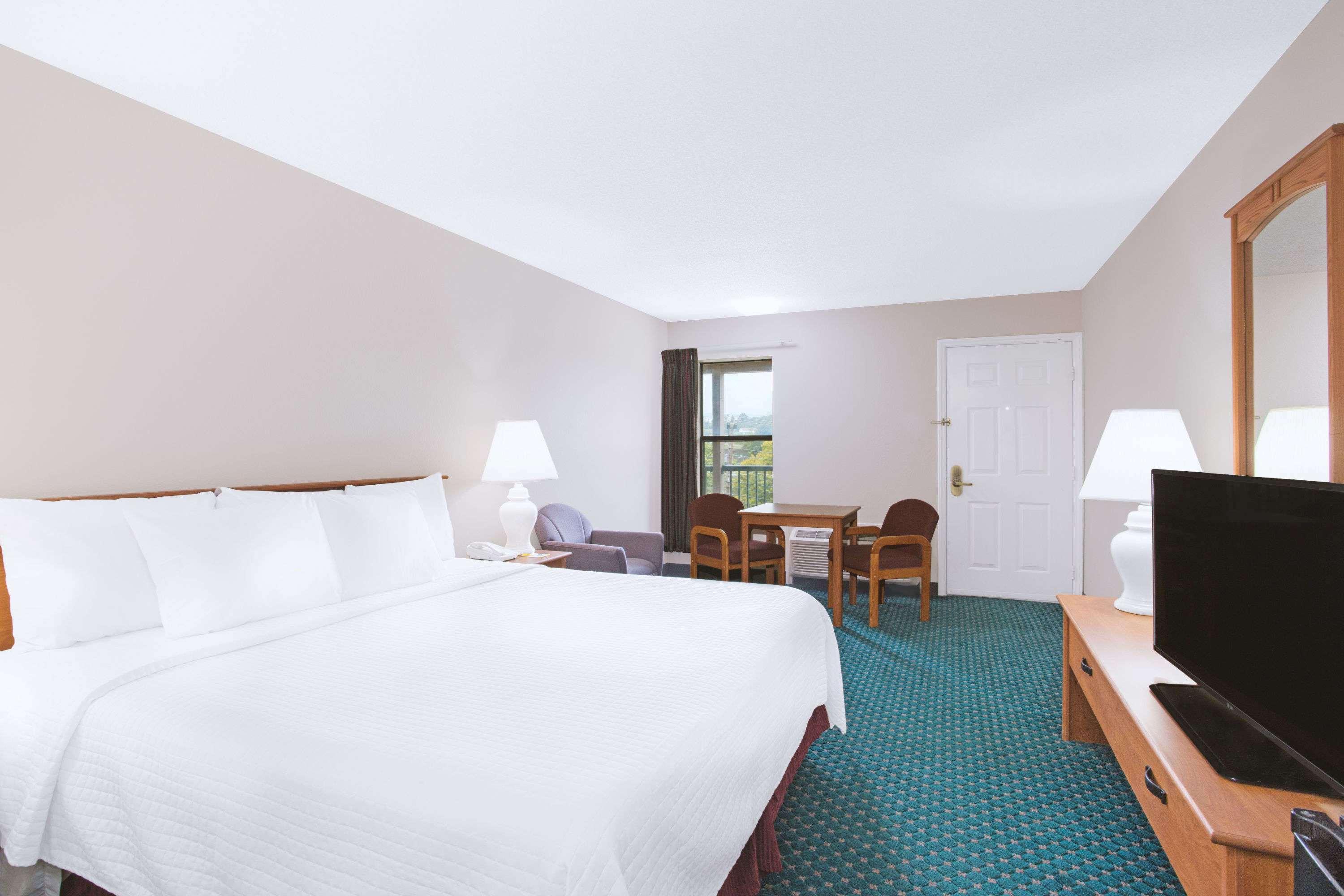 Days Inn by Wyndham Wytheville — photo 5