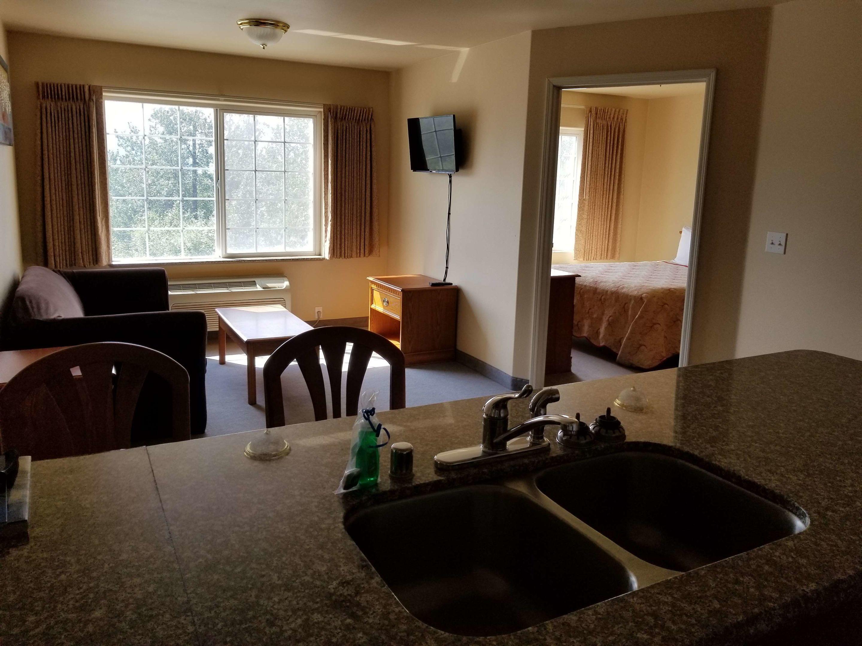 Grand View Inn & Suites — photo 4