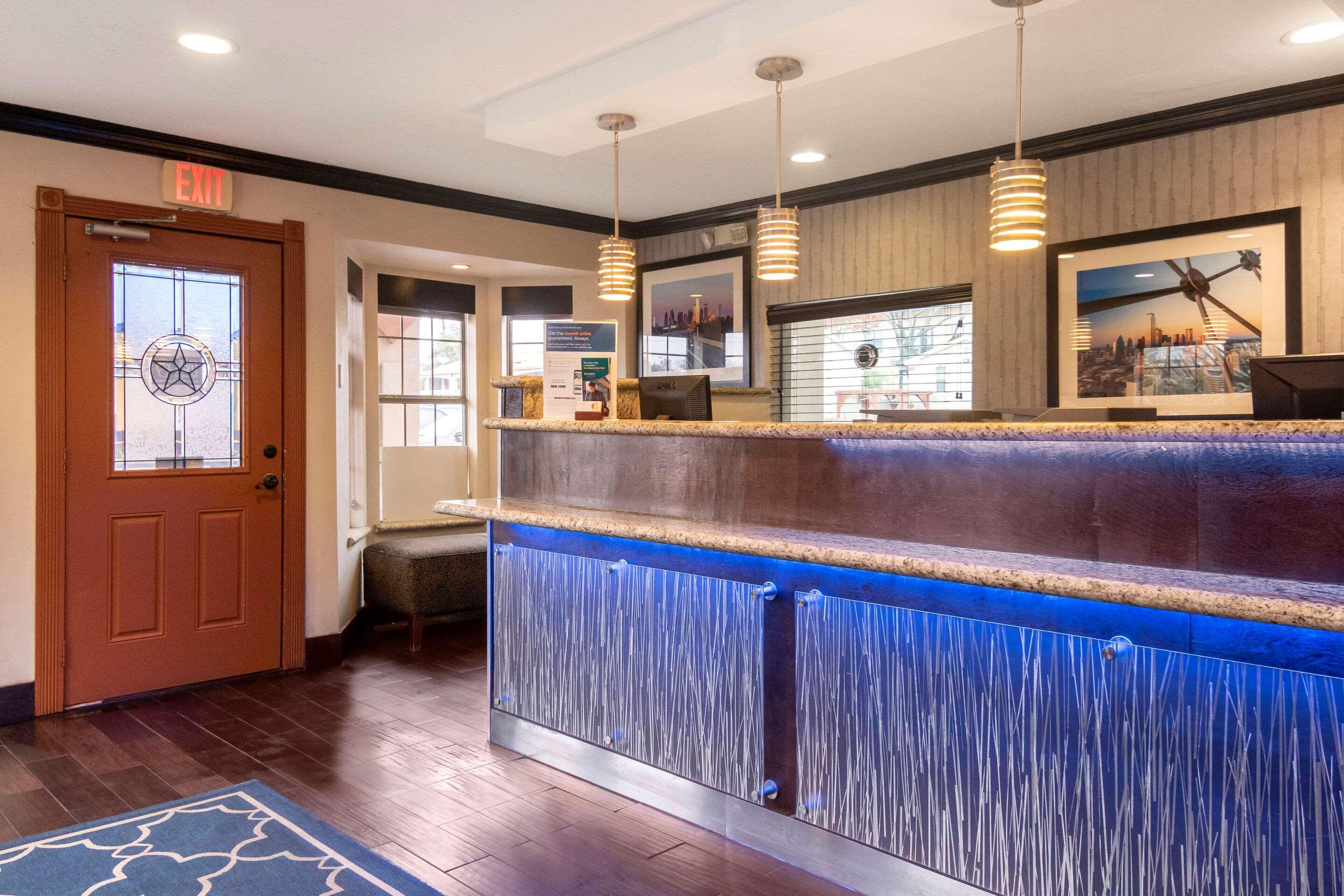Quality Inn & Suites Dallas-Cityplace — photo 5