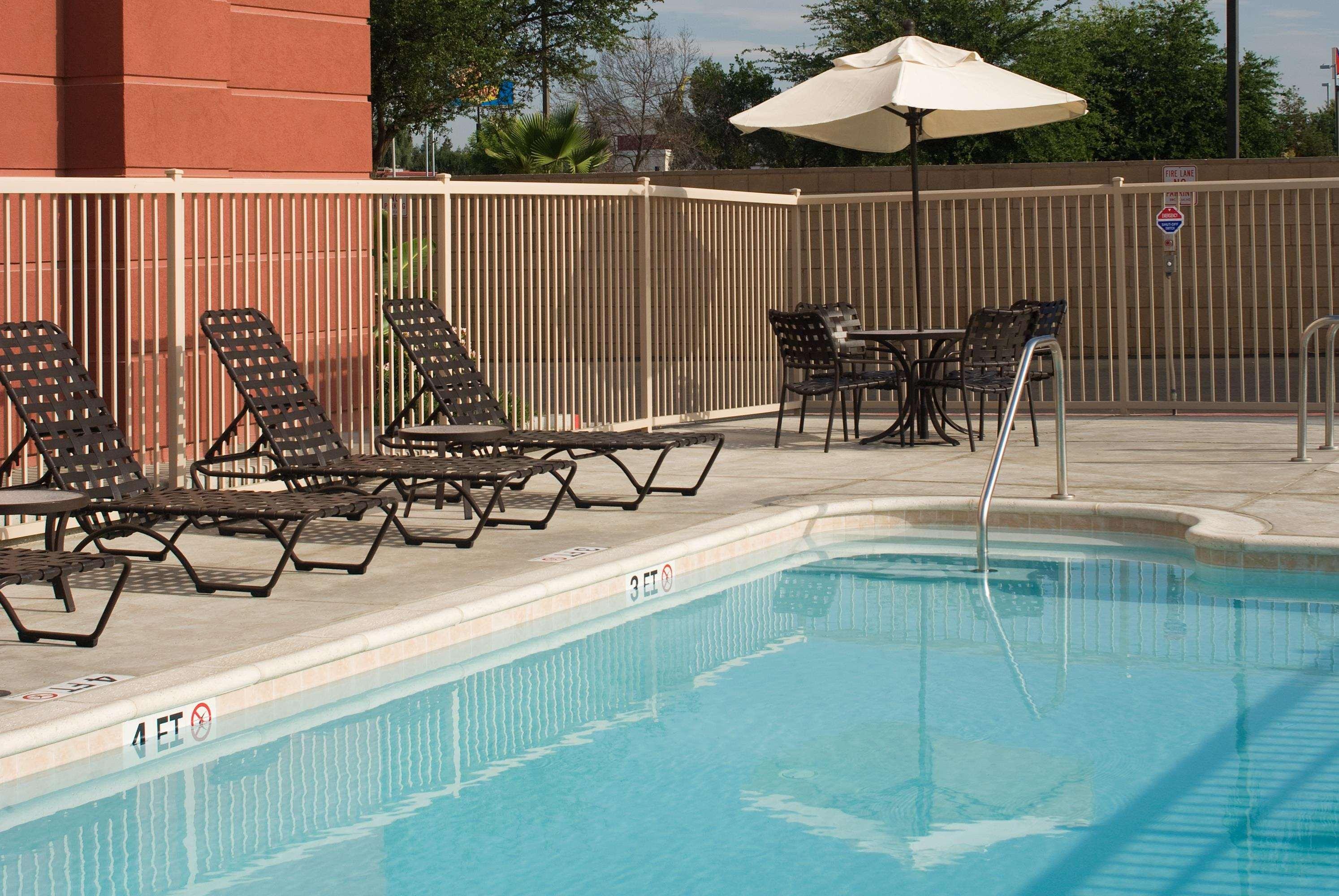 Hampton Inn & Suites Tulare — photo 4