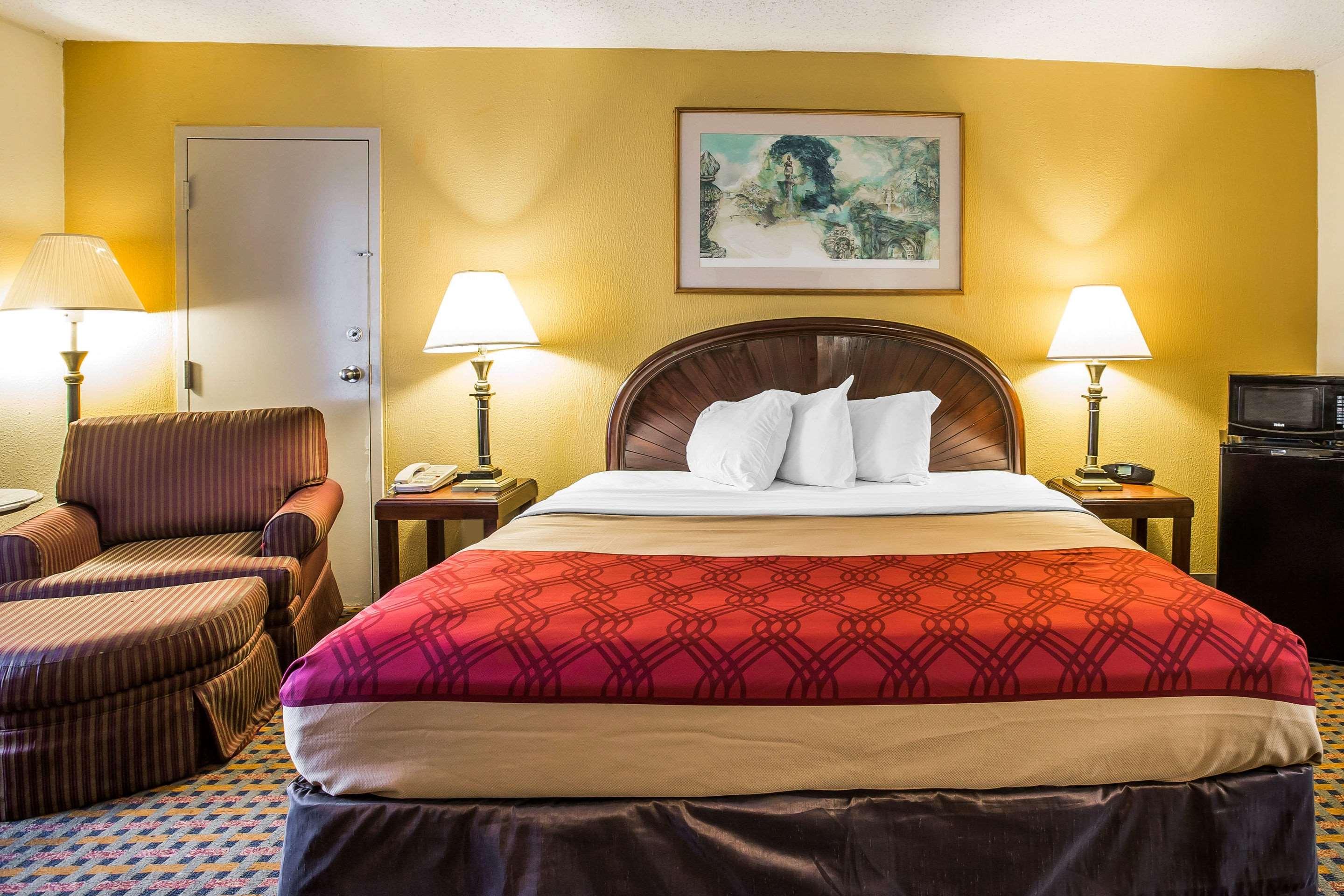 Rodeway Inn & Suites — photo 5