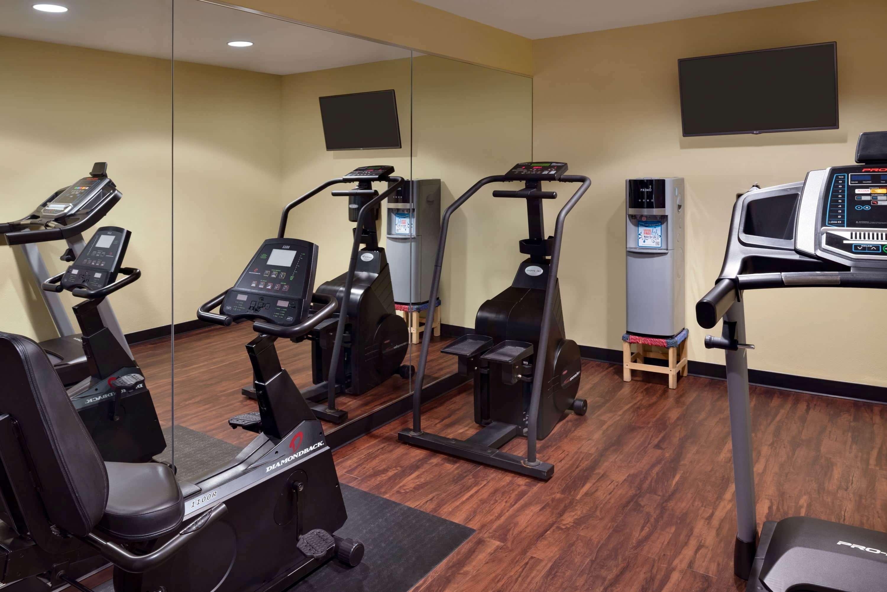 Hawthorn Suites By Wyndham Oak Creek/Milwaukee Airport — photo 4