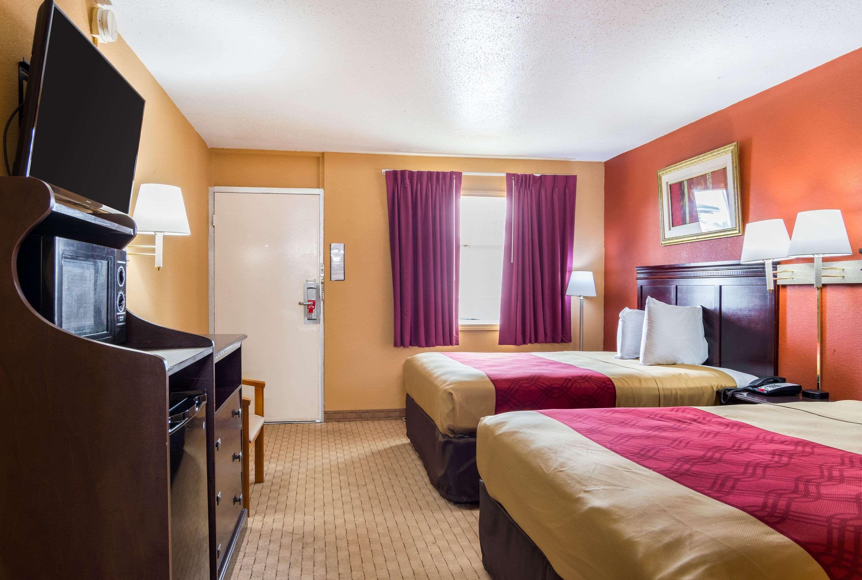 Econo Lodge Jacksonville — photo 4