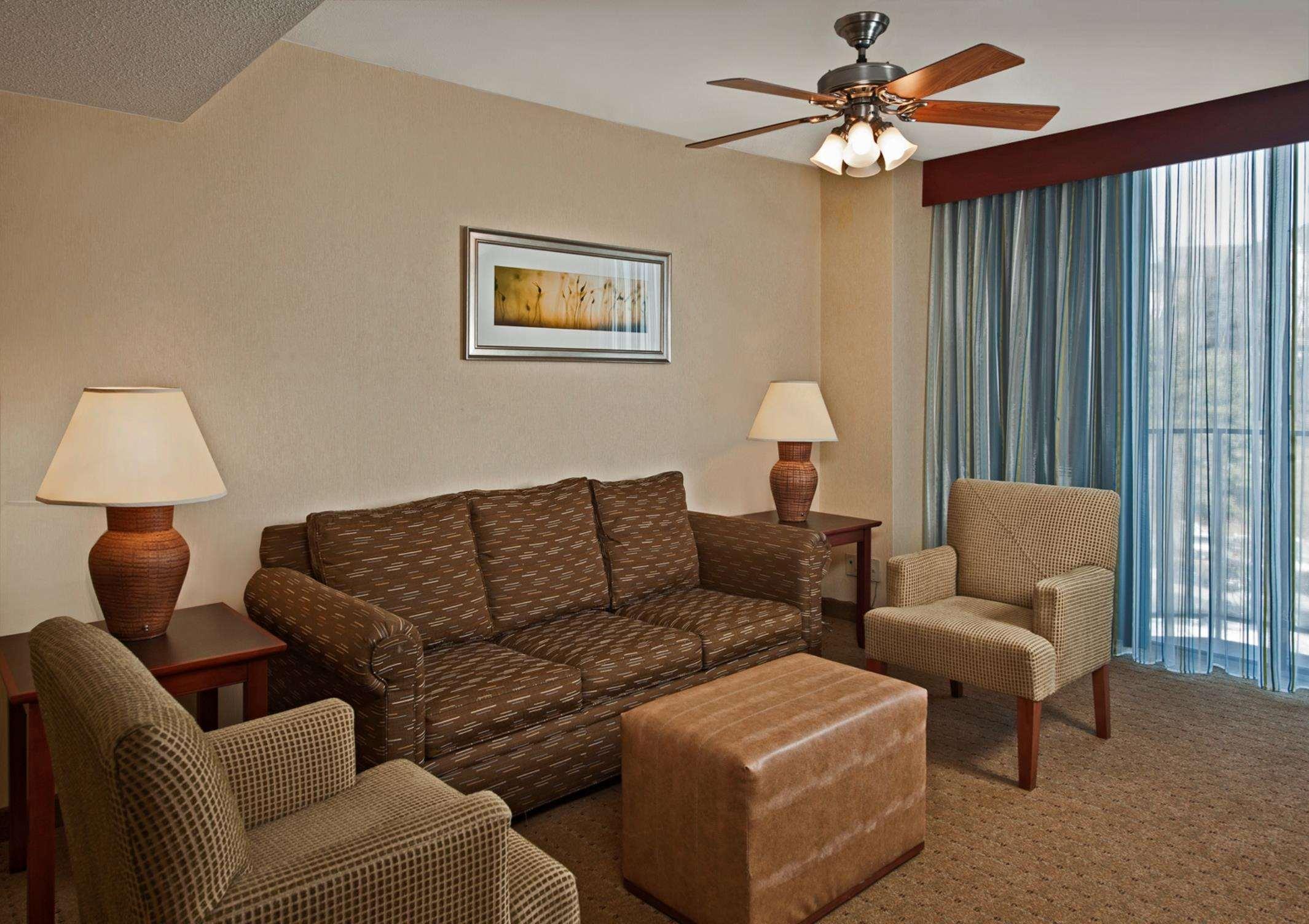 Embassy Suites by Hilton Baltimore Hunt Valley — photo 4