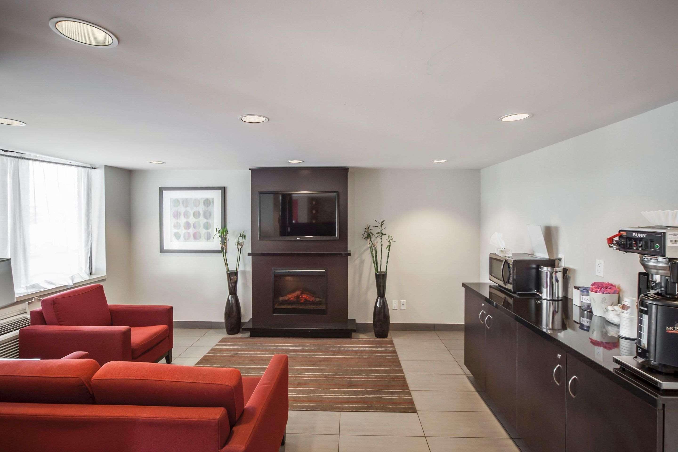 Comfort Inn West — photo 4
