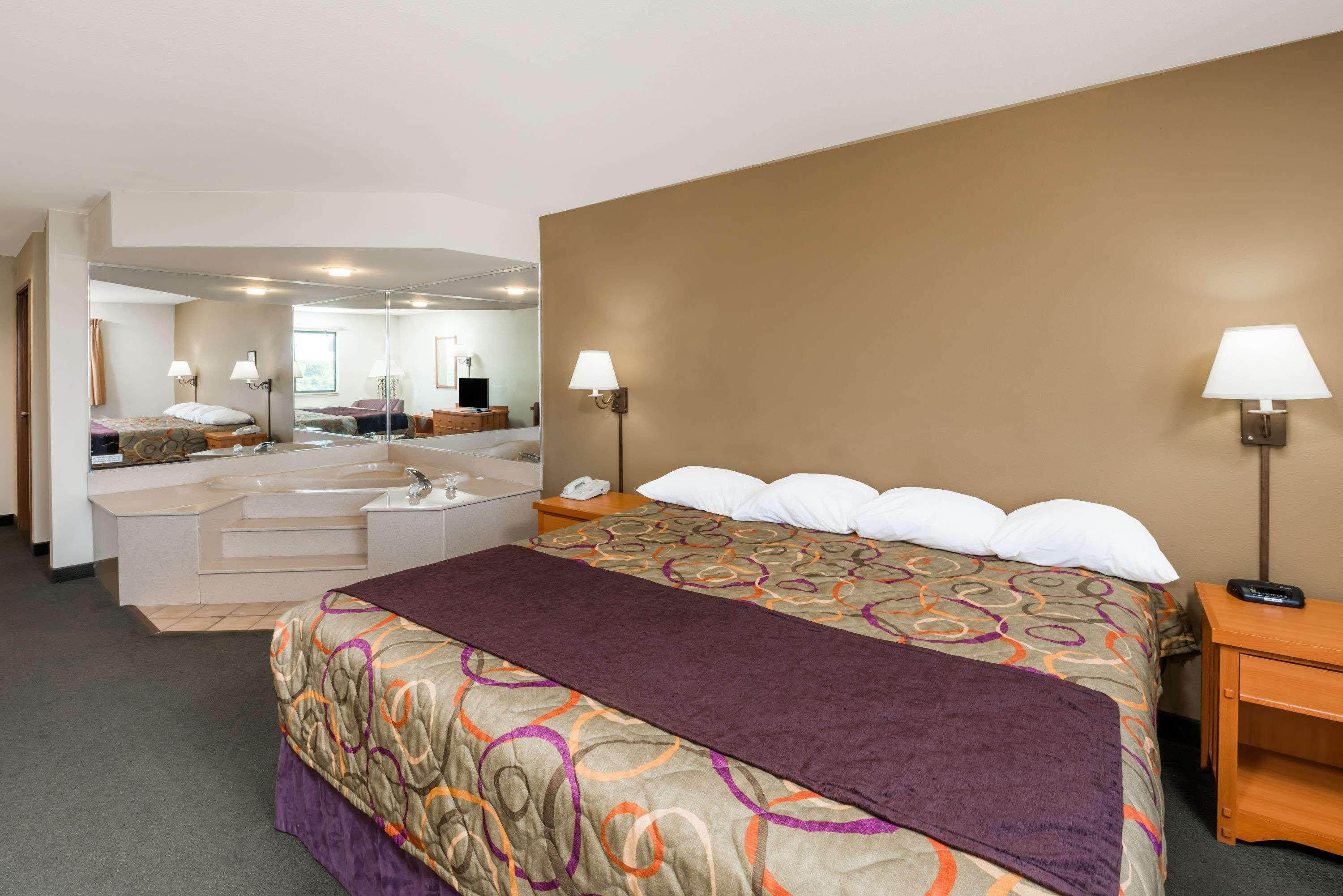 Super 8 by Wyndham Columbia East — photo 4