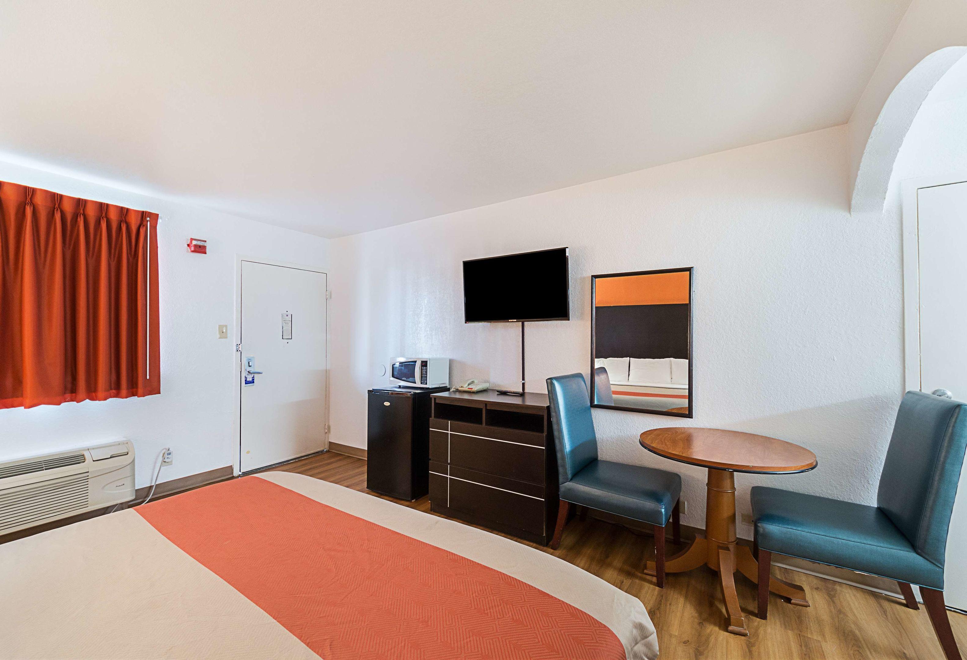 Motel 6 San Antonio I-10 West — photo 5