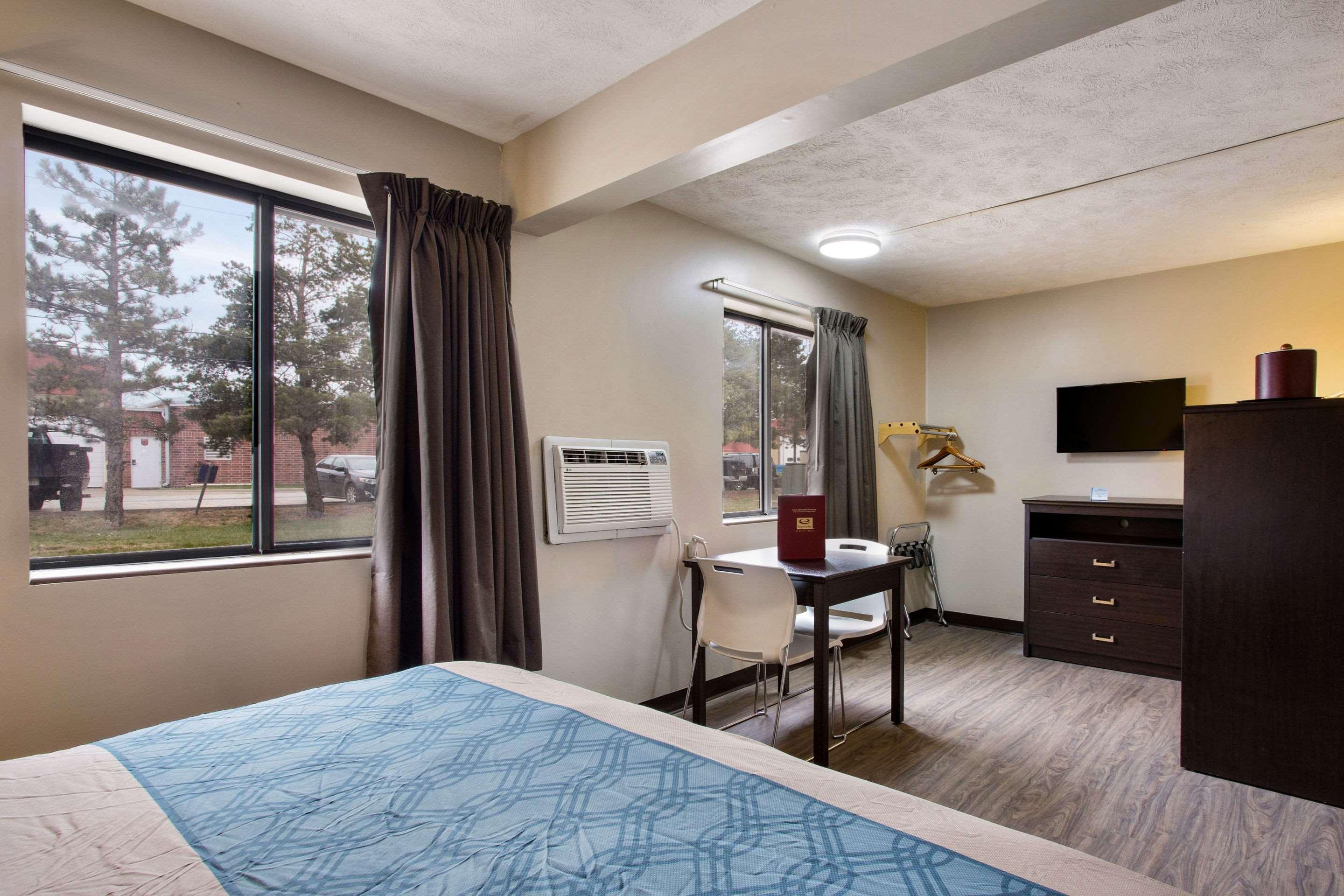 Econo Lodge Olathe - Kansas City — photo 4