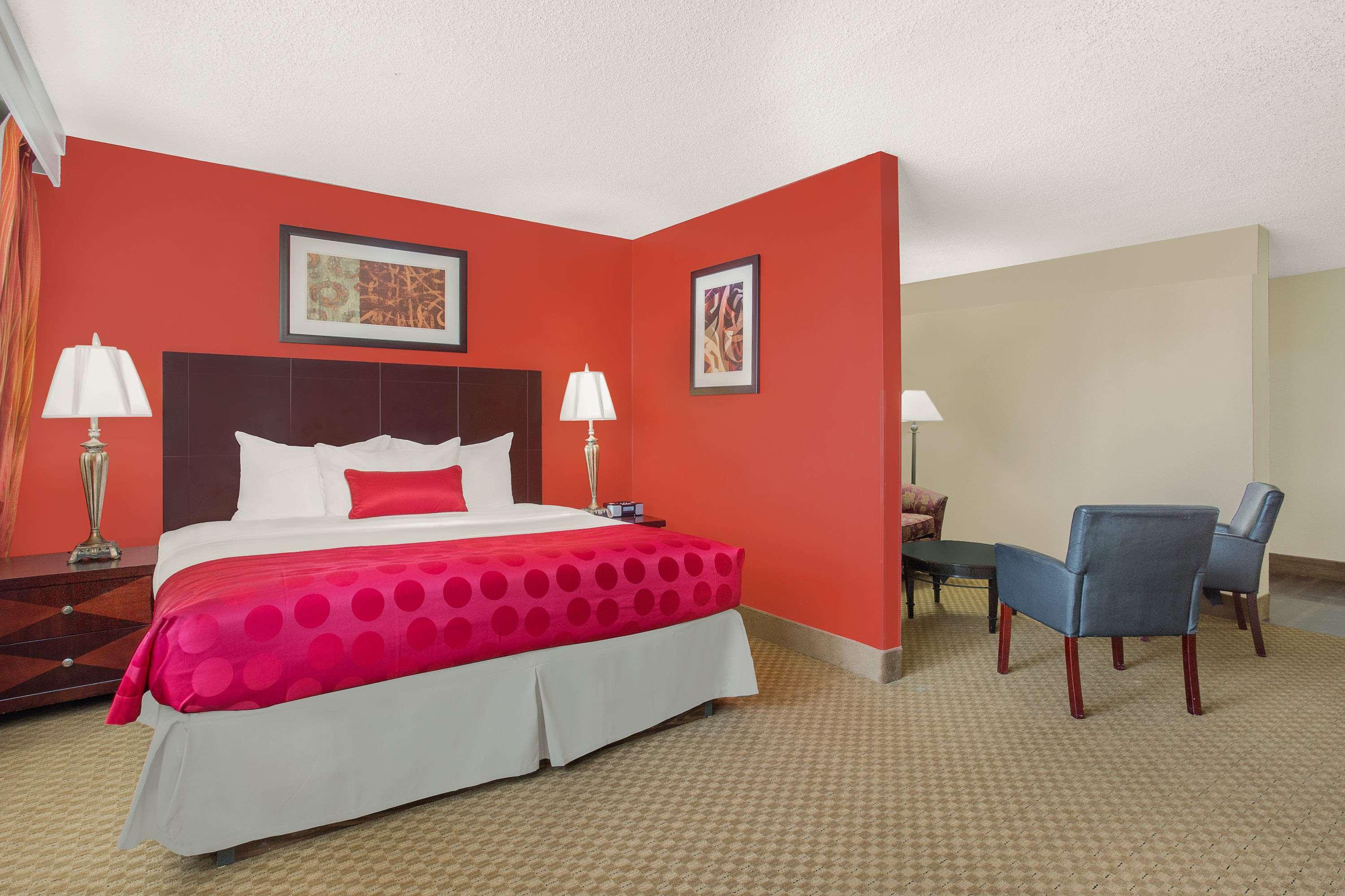 Ramada Plaza by Wyndham Fayetteville Fort Bragg Area — photo 5