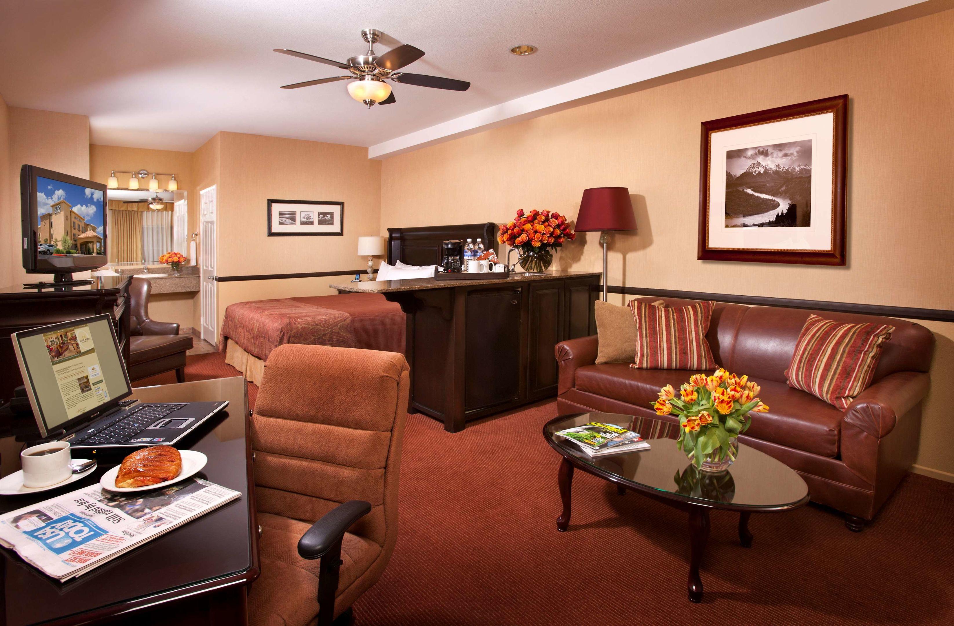 Ayres Suites Corona West — photo 5