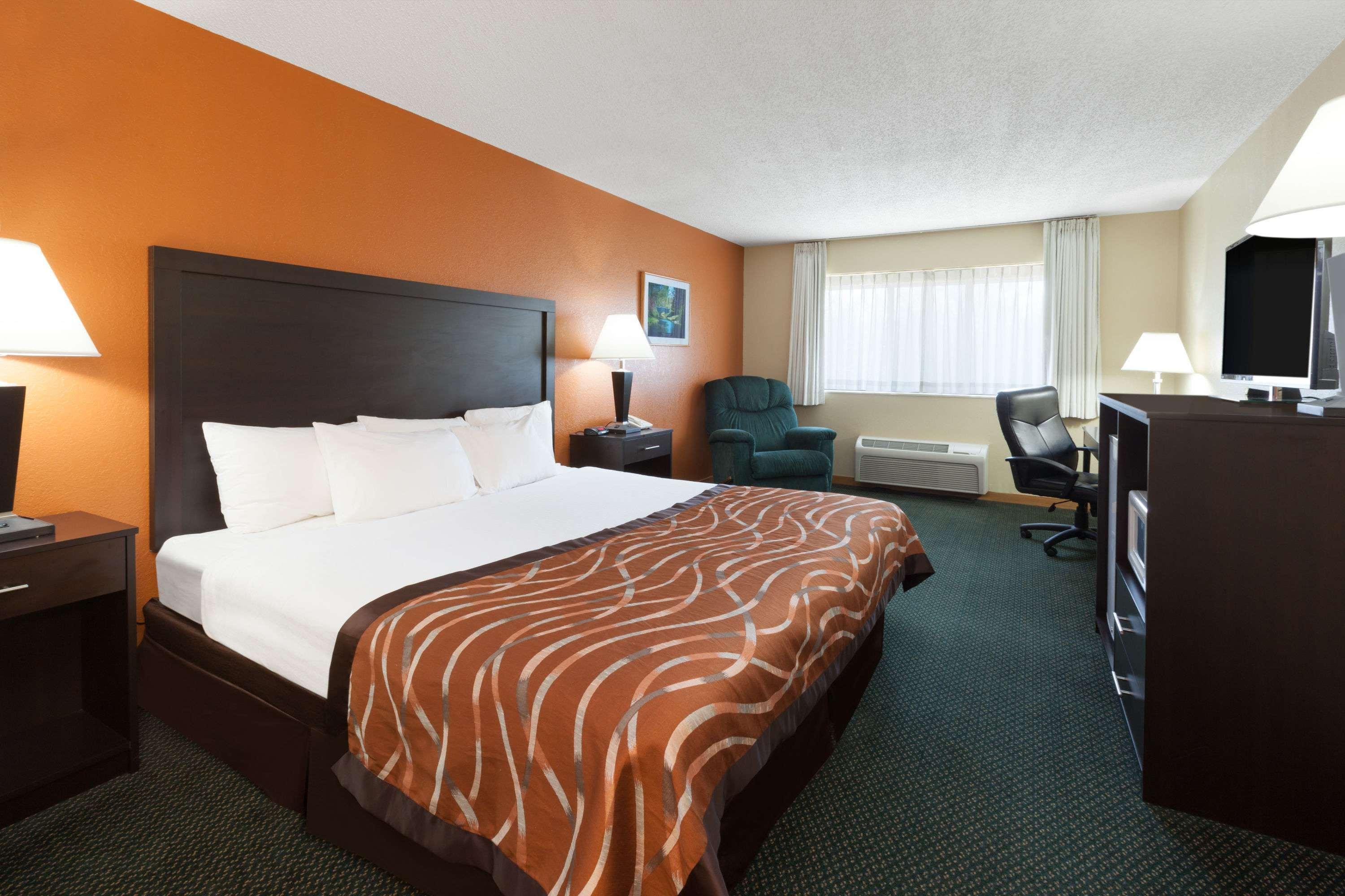 Baymont Inn & Suites Midland — photo 4