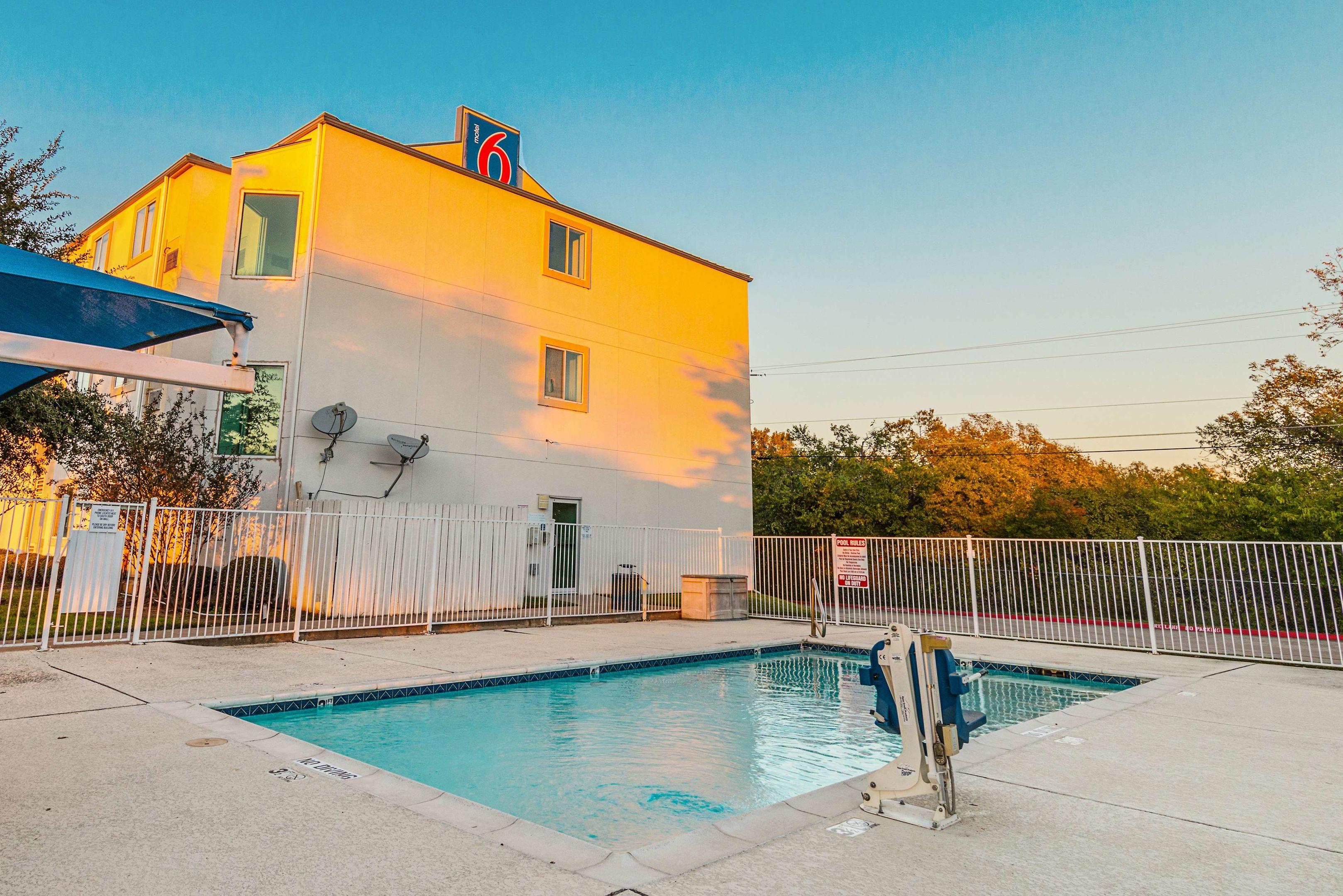Motel 6 Ft Worth - Benbrook — photo 5