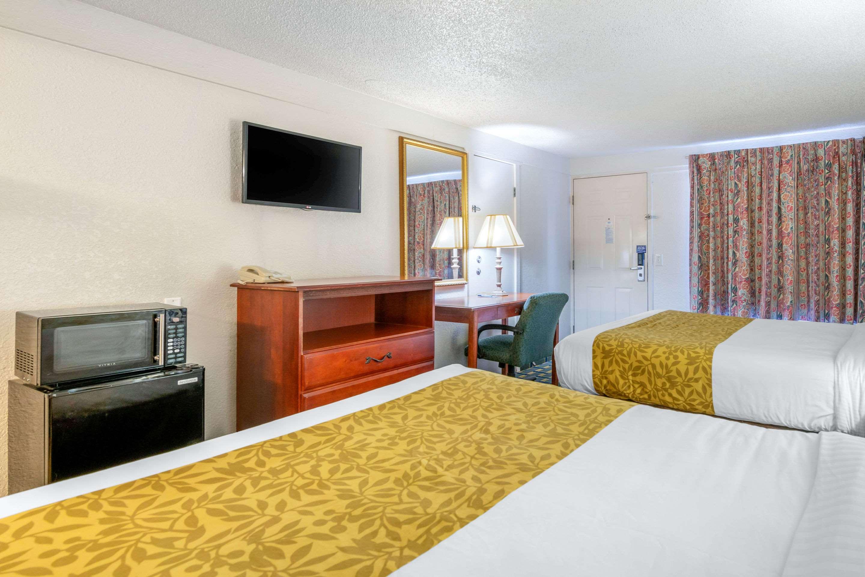 Rodeway Inn — photo 5