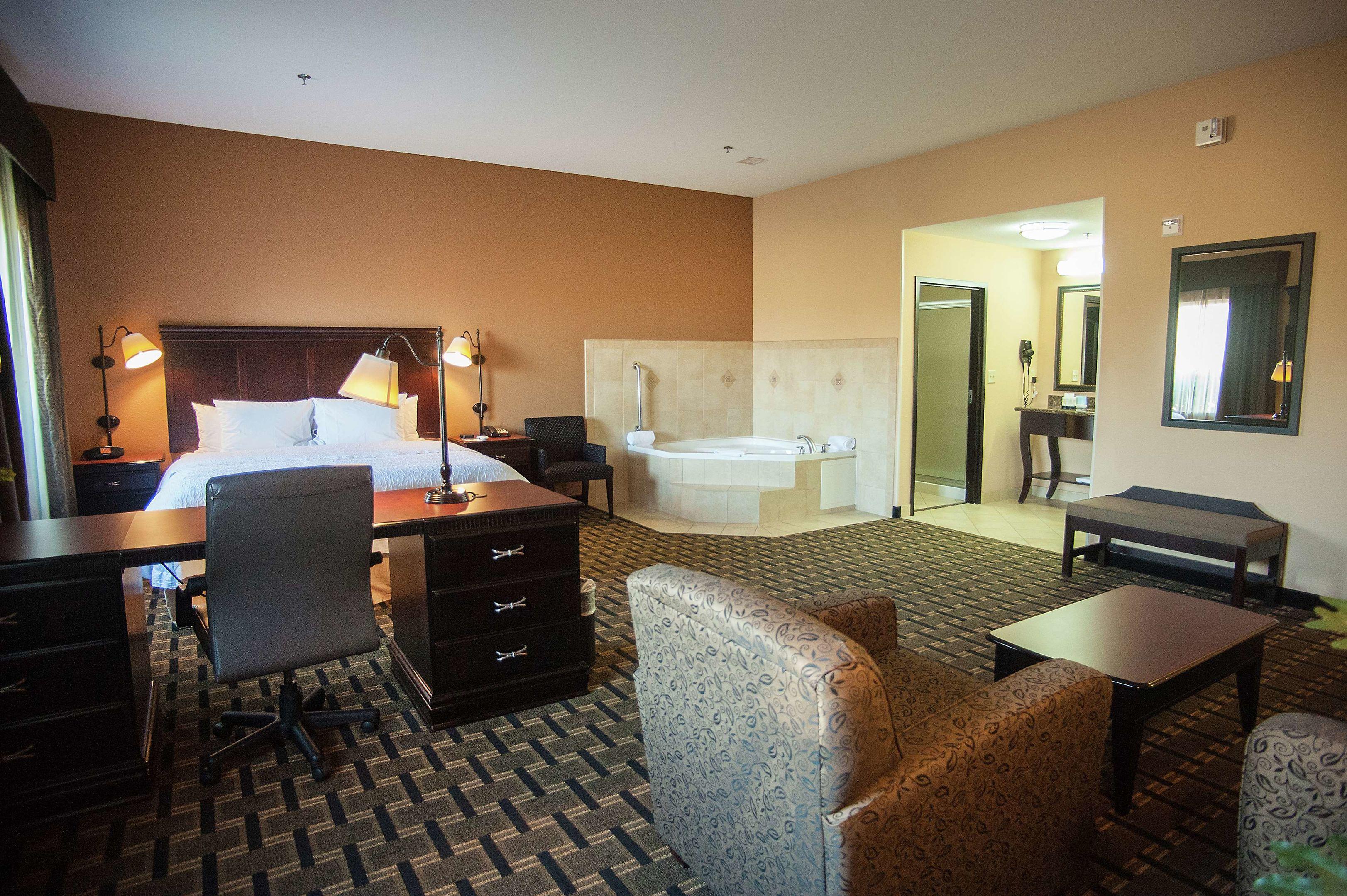 Hampton Inn & Suites Palestine — photo 4