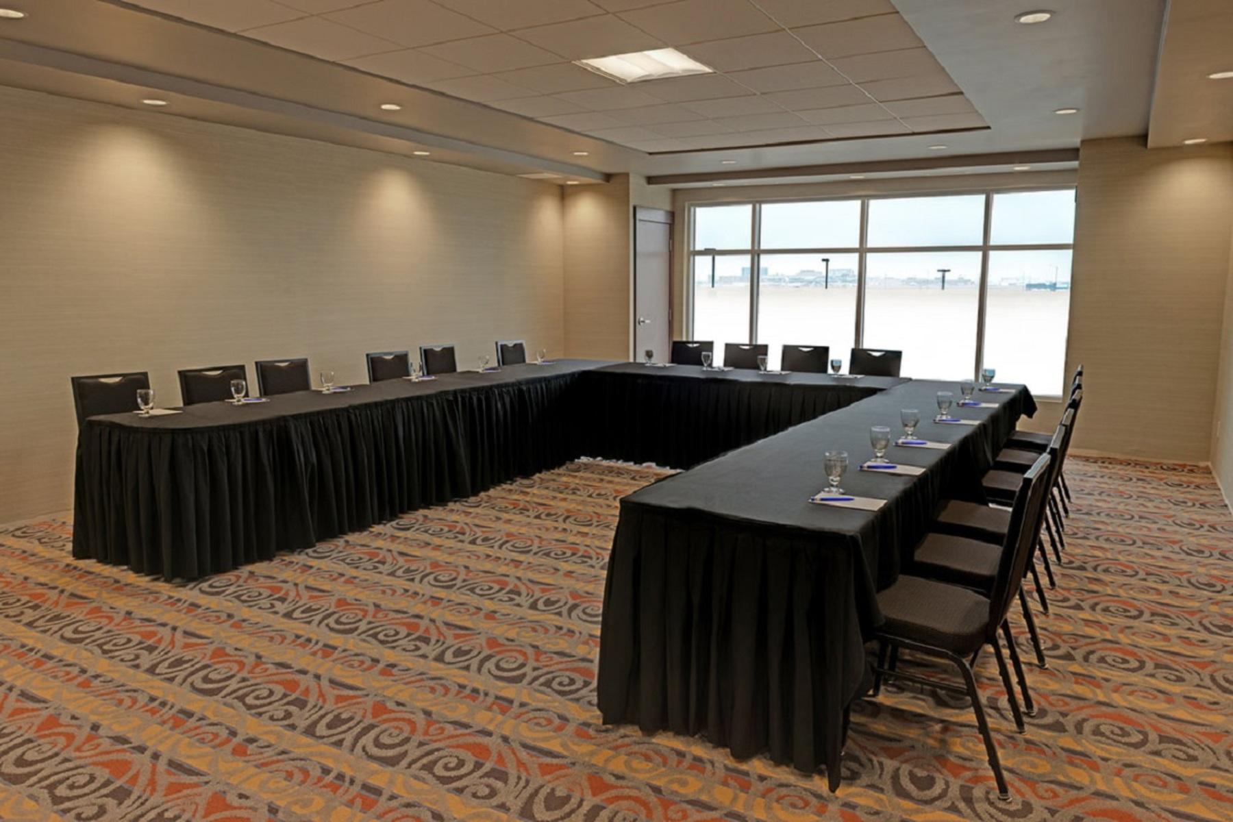 Hotel Clique Calgary Airport — photo 5