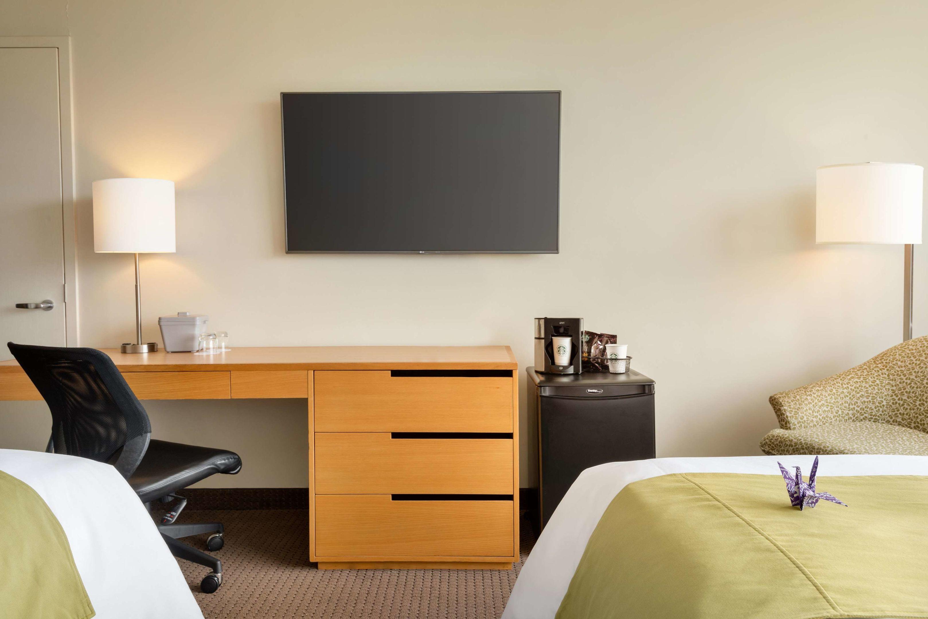 Coast Chilliwack Hotel by APA — photo 5