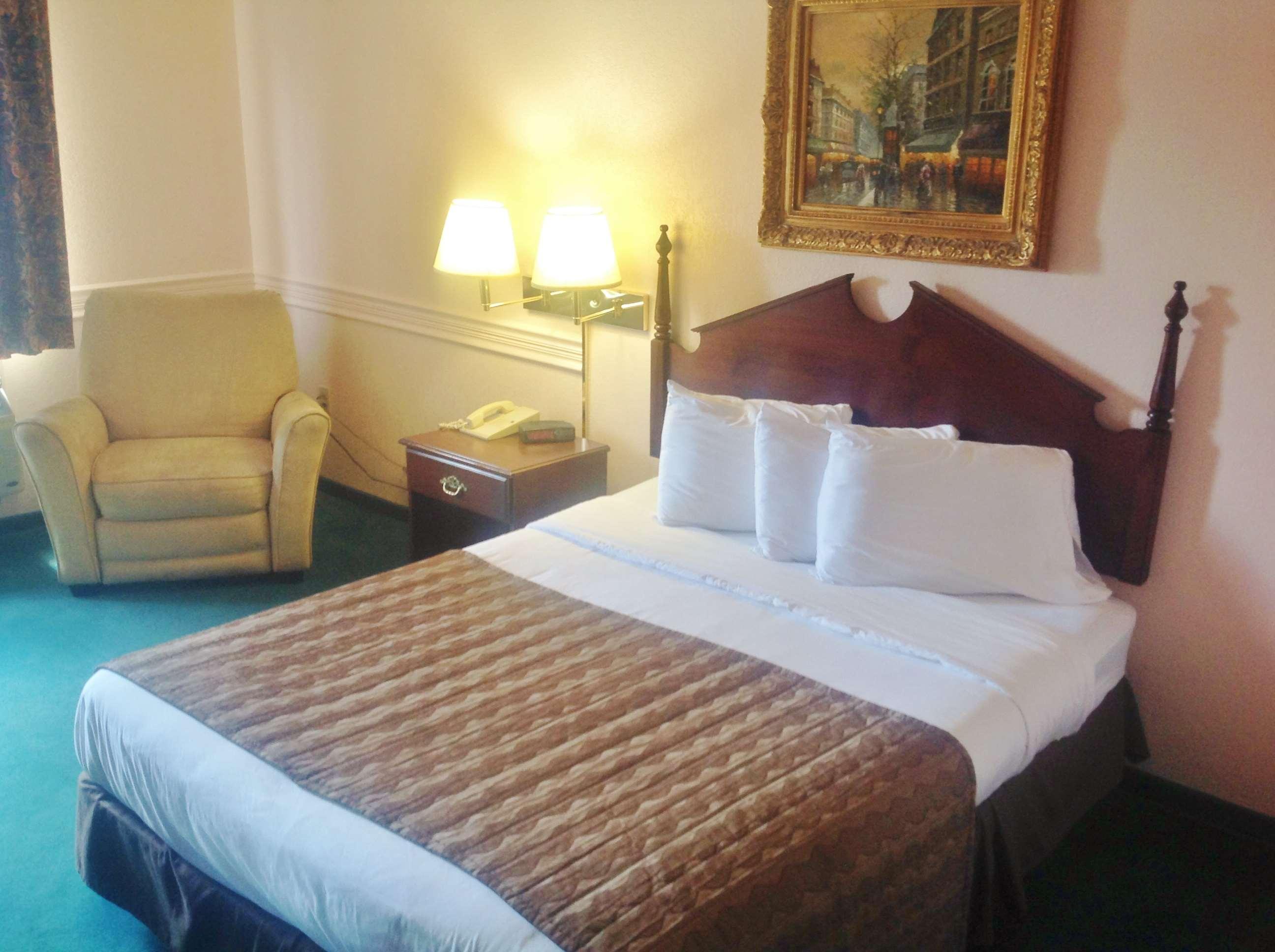 Country Hearth Inn & Suites Washington Court House — photo 5