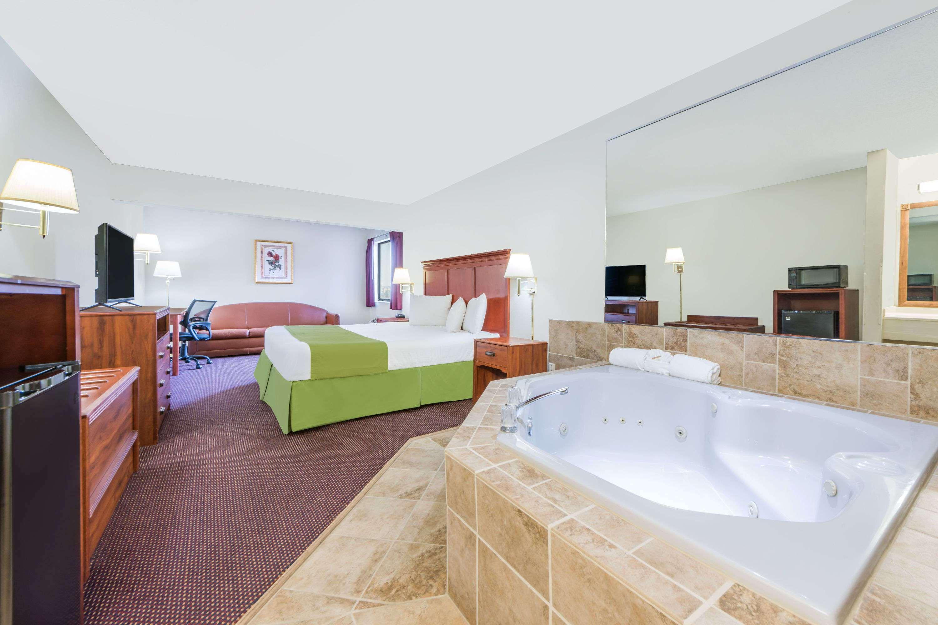 Baymont Inn & Suites Enid — photo 5
