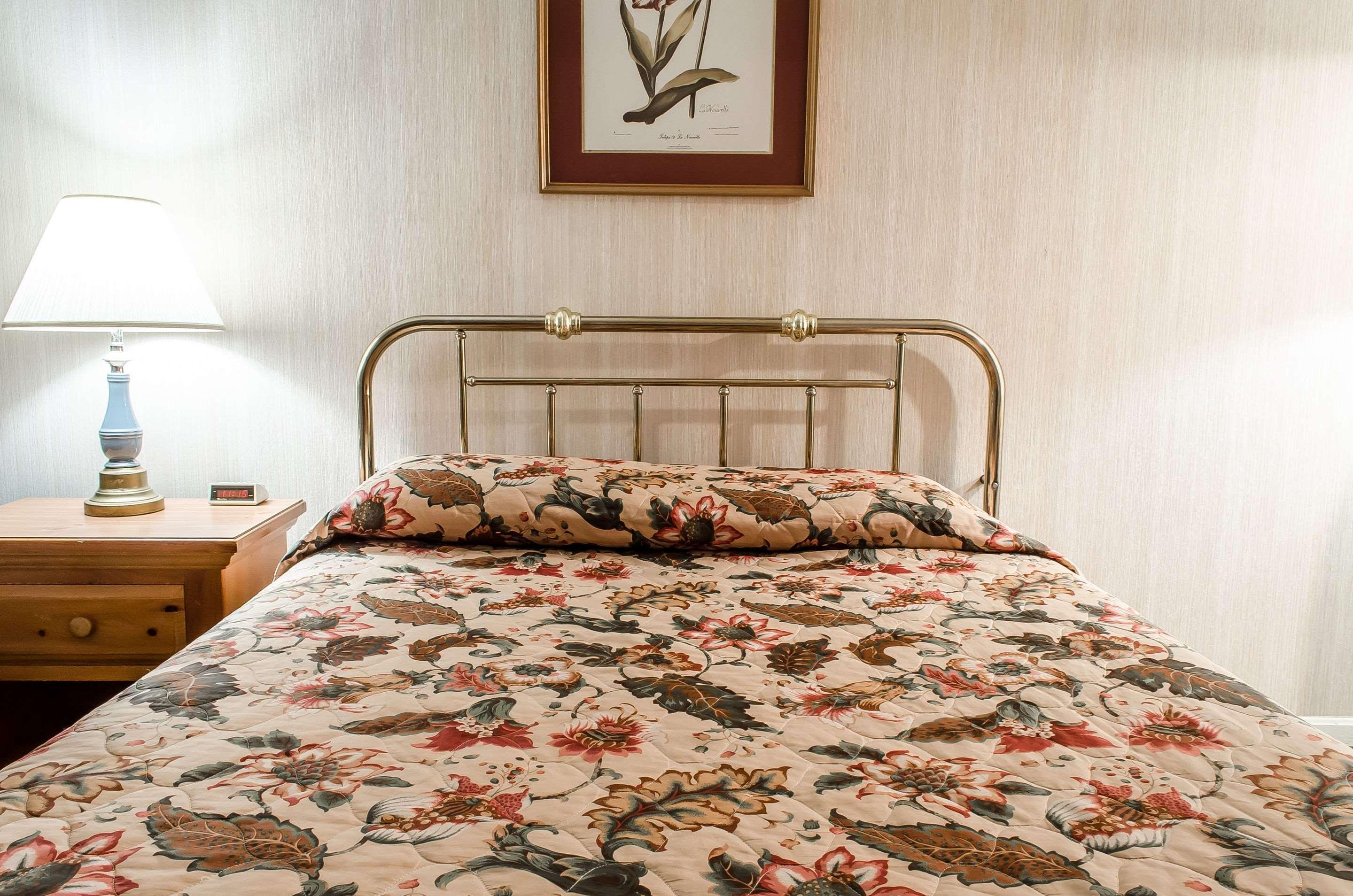 Rodeway Inn Akron — photo 5