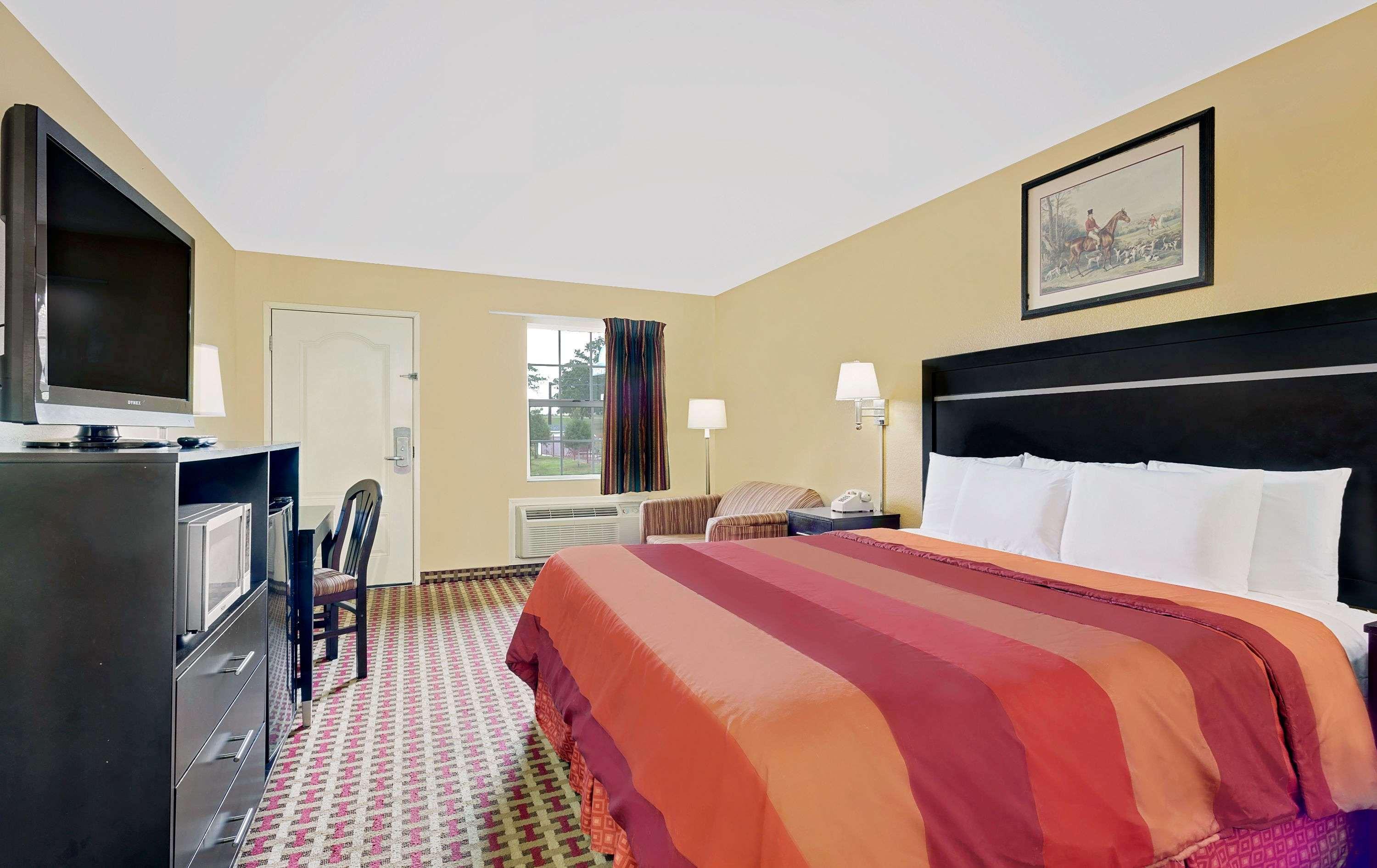 Days Inn by Wyndham Savannah — photo 5