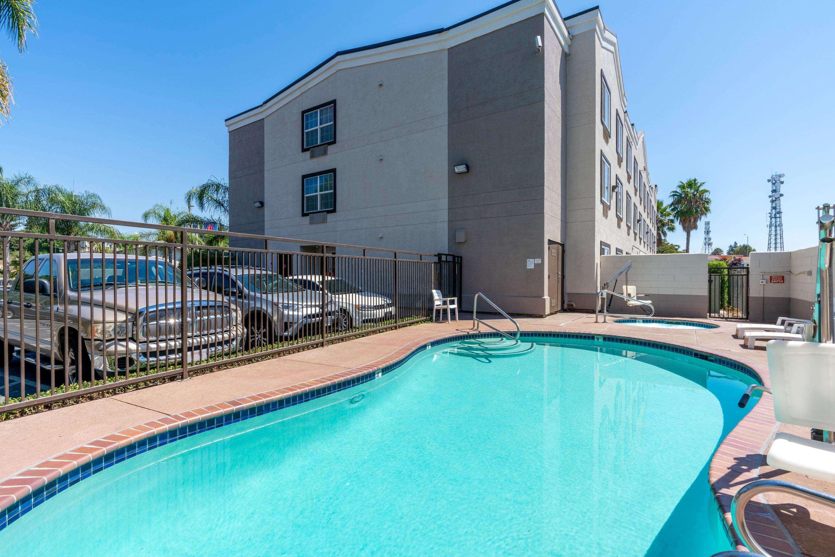 Comfort Suites Downtown — photo 3