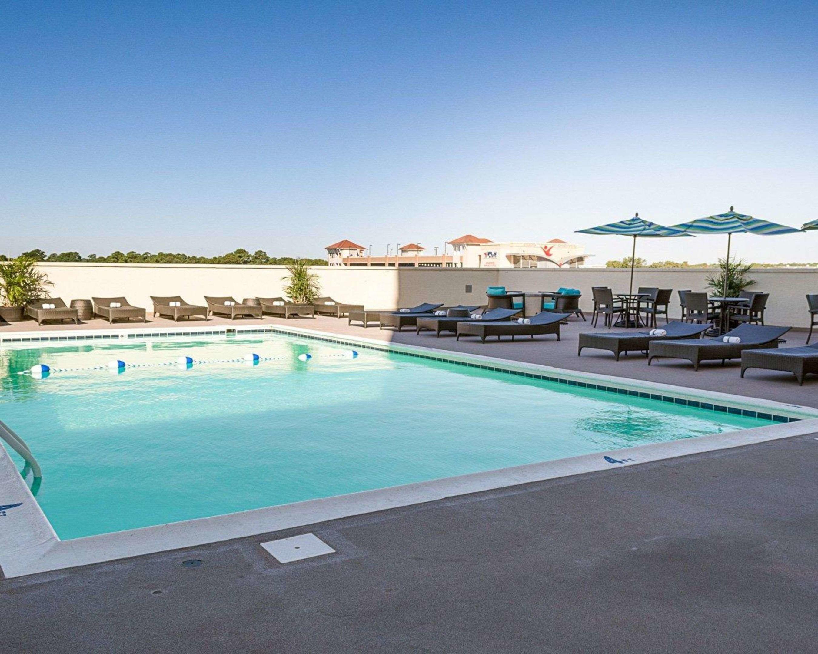 Comfort Suites Beachfront — photo 4