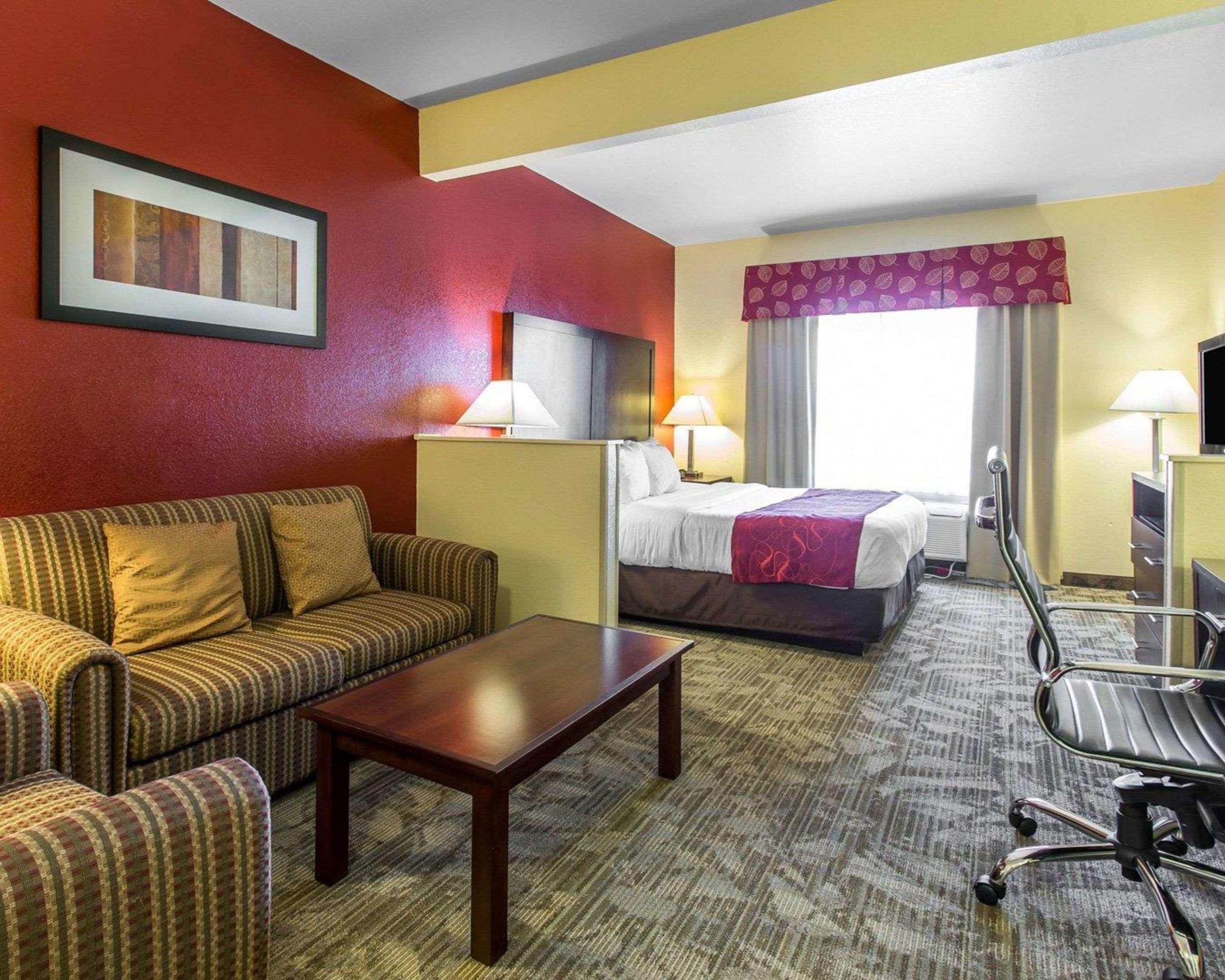Comfort Suites Palm Desert I-10 — photo 3