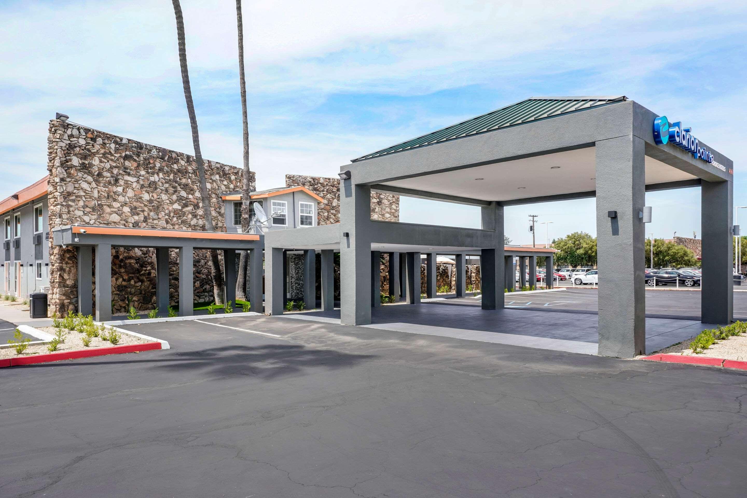 Clarion Pointe — photo 4
